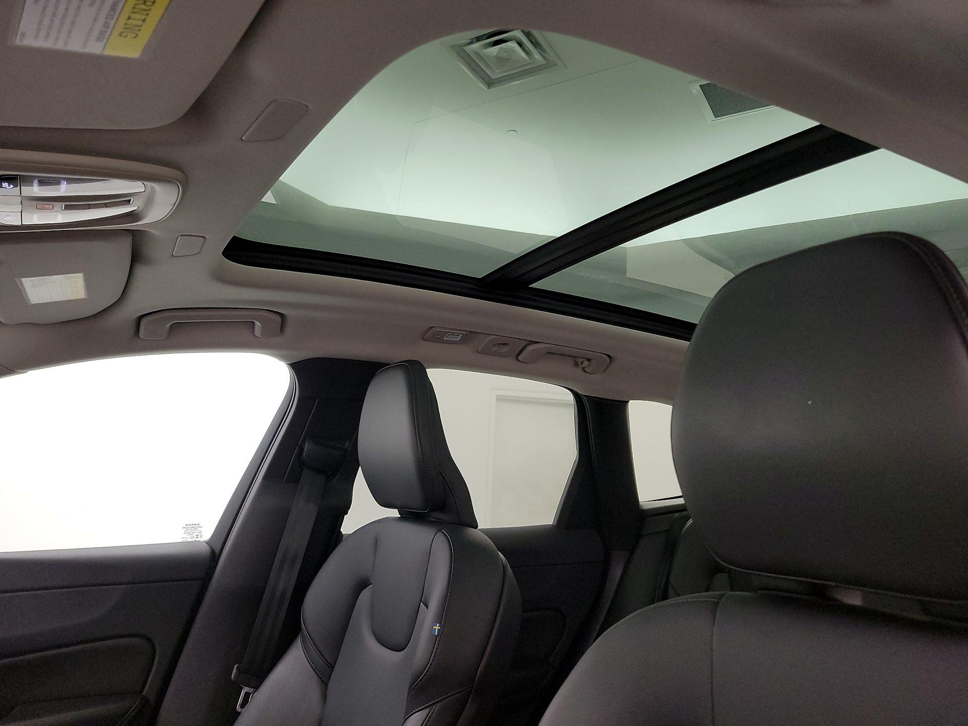 Thumbnail: 2023 Volvo XC60 - 19