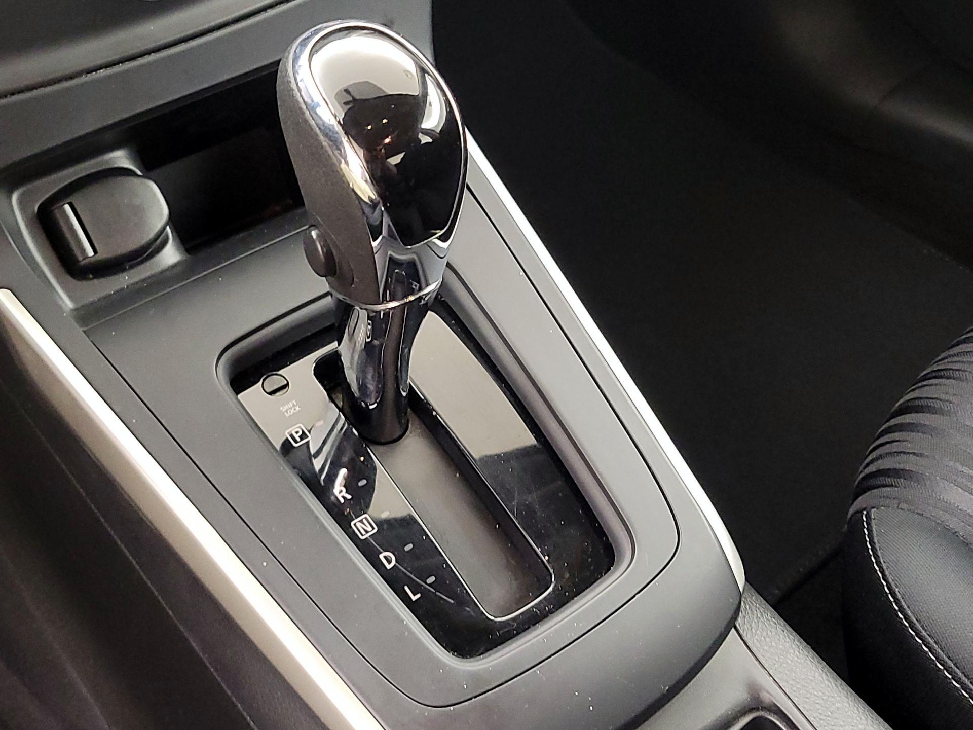 Thumbnail: 2019 Nissan Sentra - 17