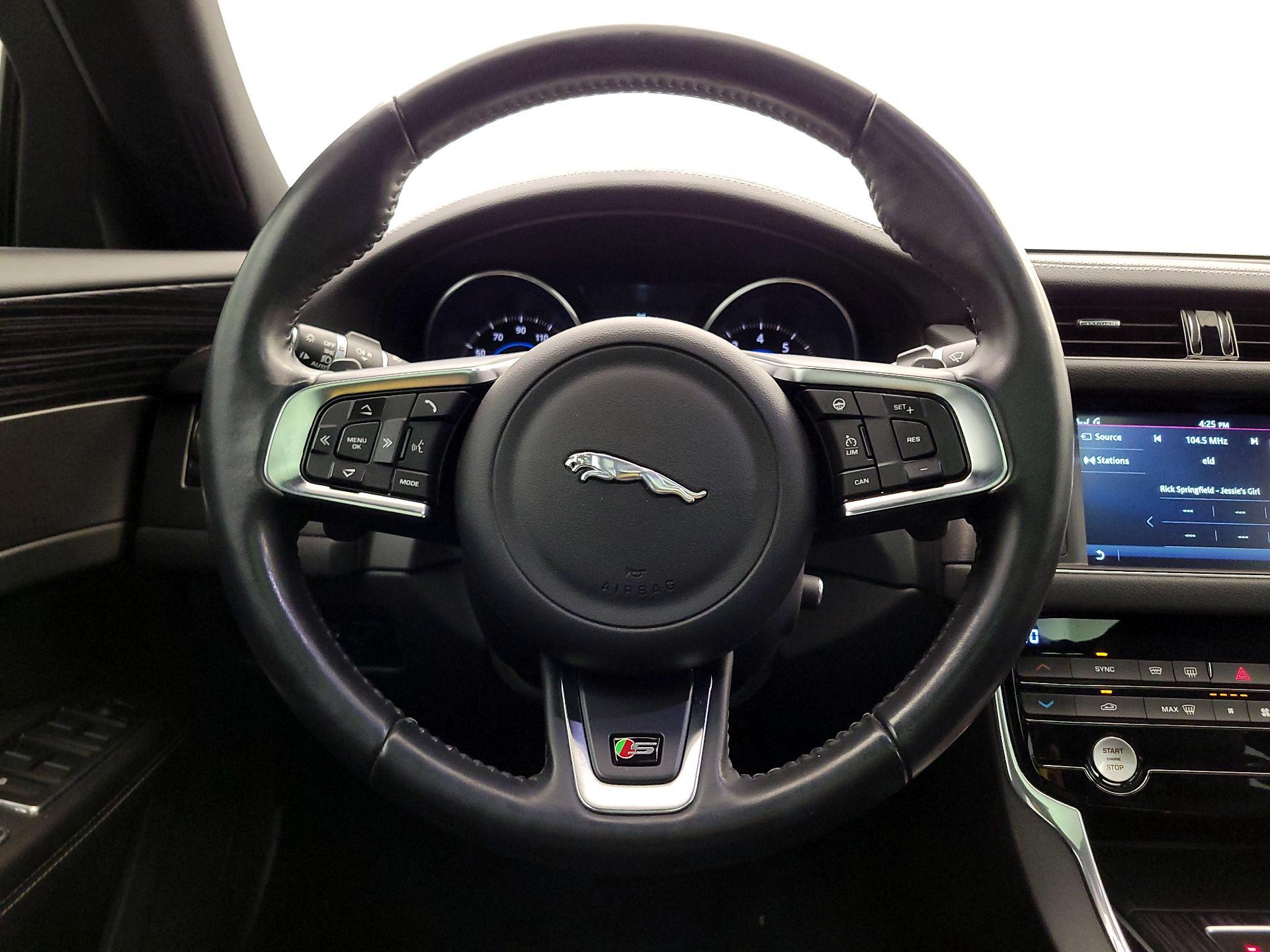 Thumbnail: 2016 Jaguar XF - 10