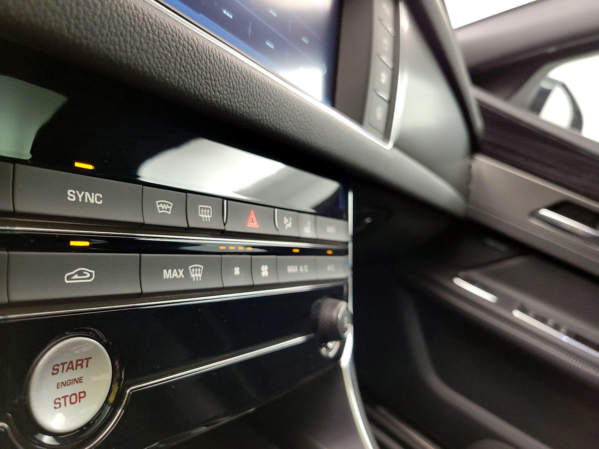 Thumbnail: 2016 Jaguar XF - 16