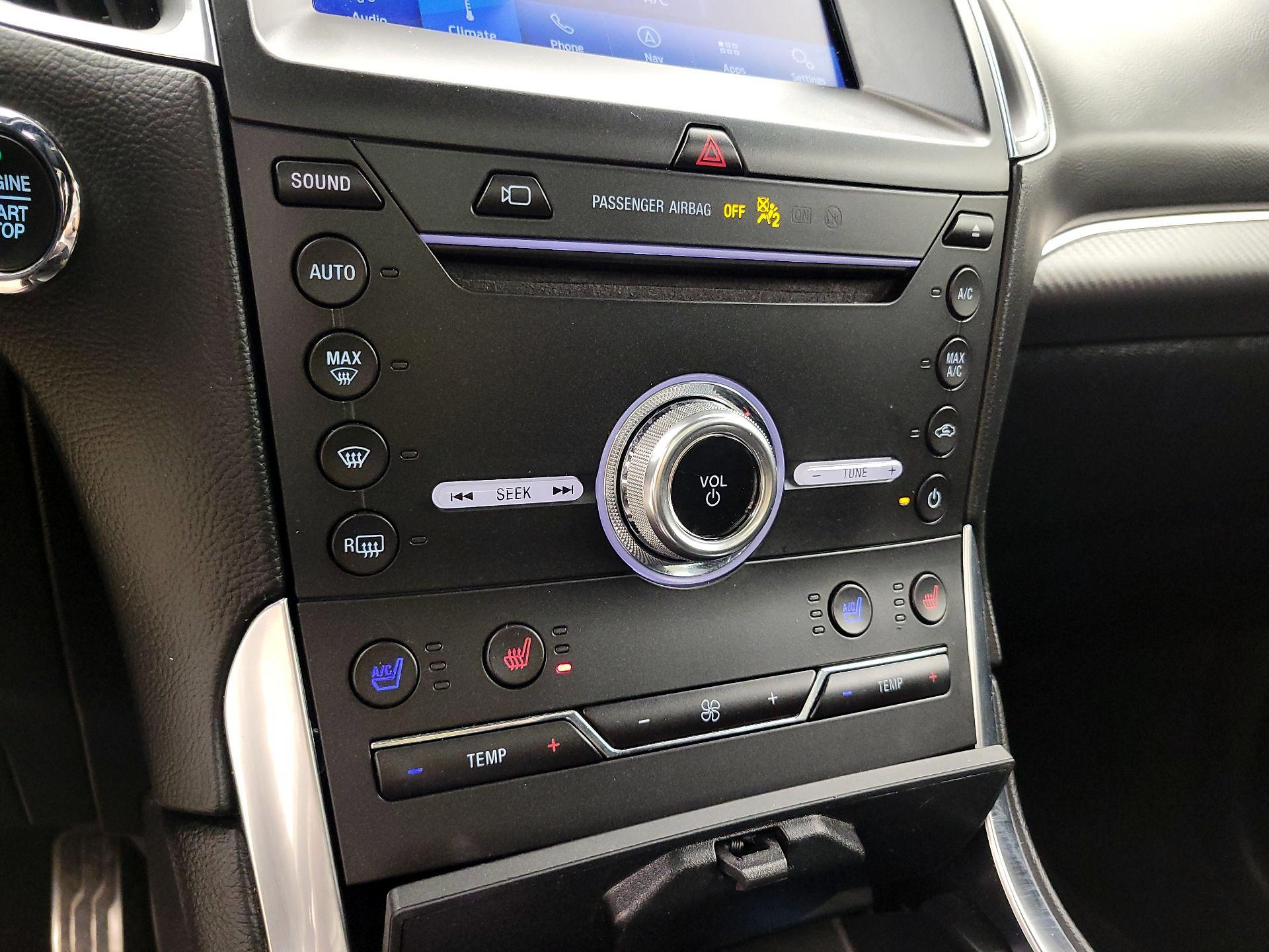 Thumbnail: 2019 Ford Edge - 17