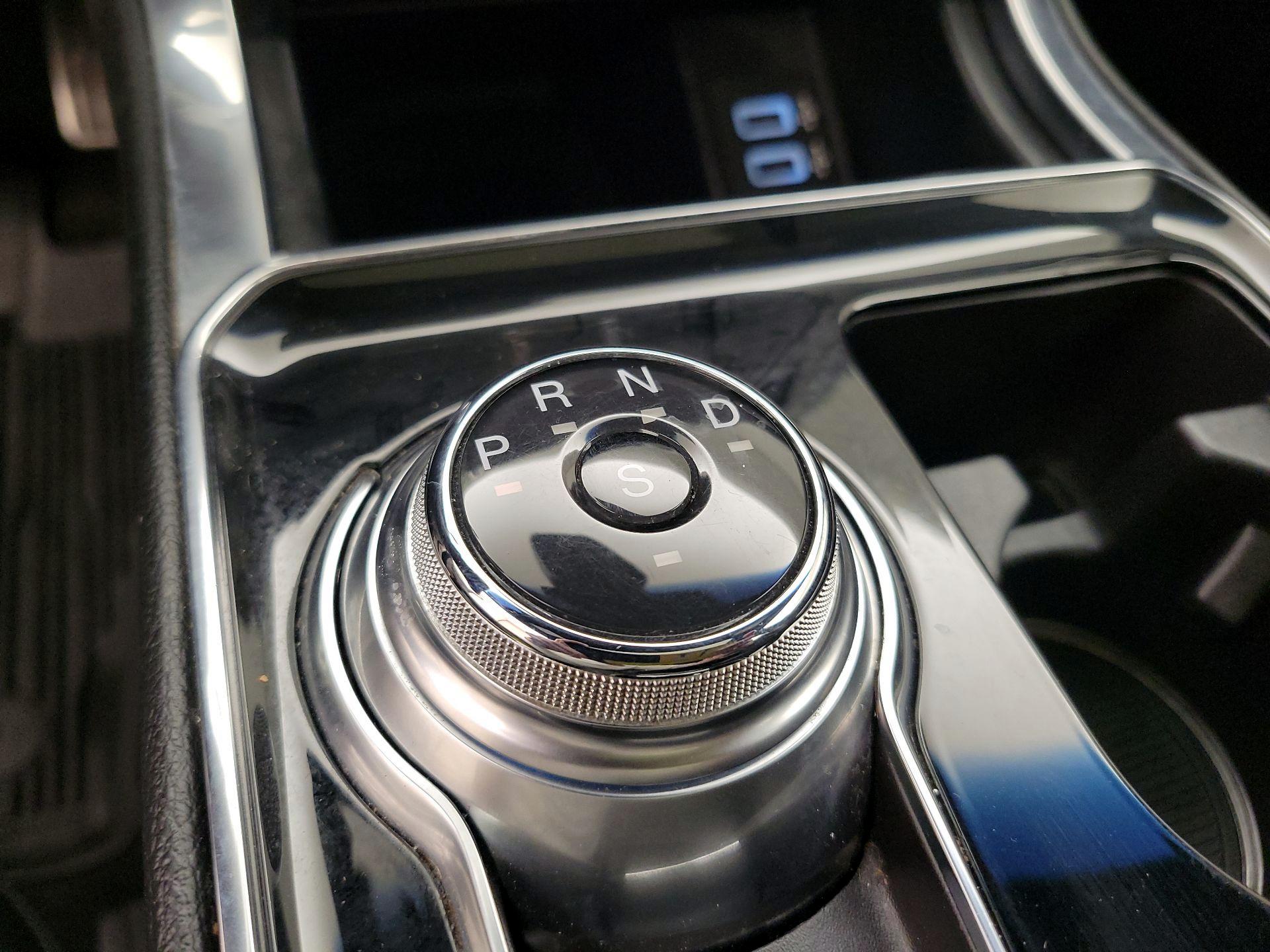 Thumbnail: 2019 Ford Edge - 18