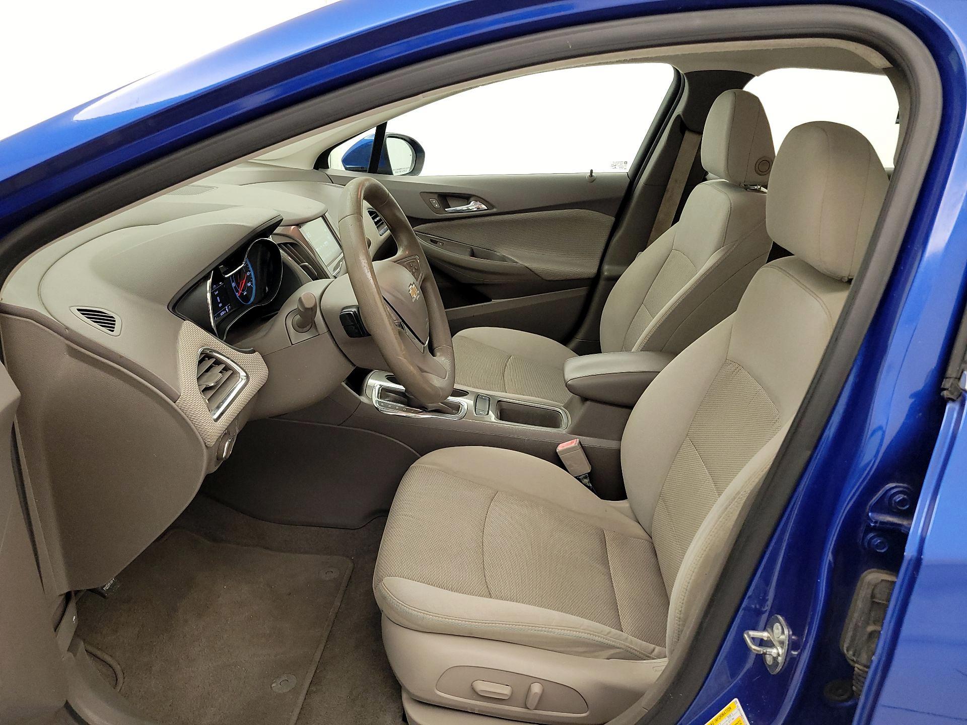 Thumbnail: 2017 Chevrolet Cruze - 11