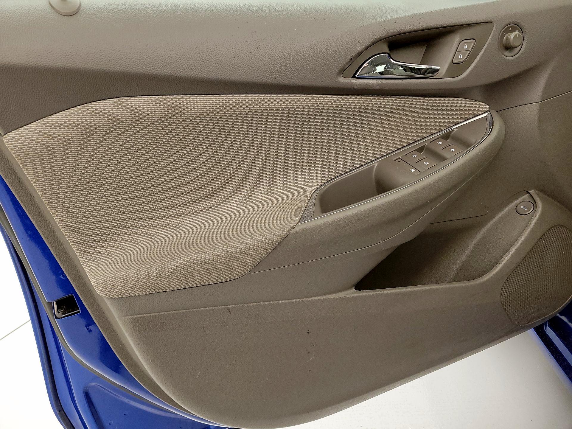 Thumbnail: 2017 Chevrolet Cruze - 12