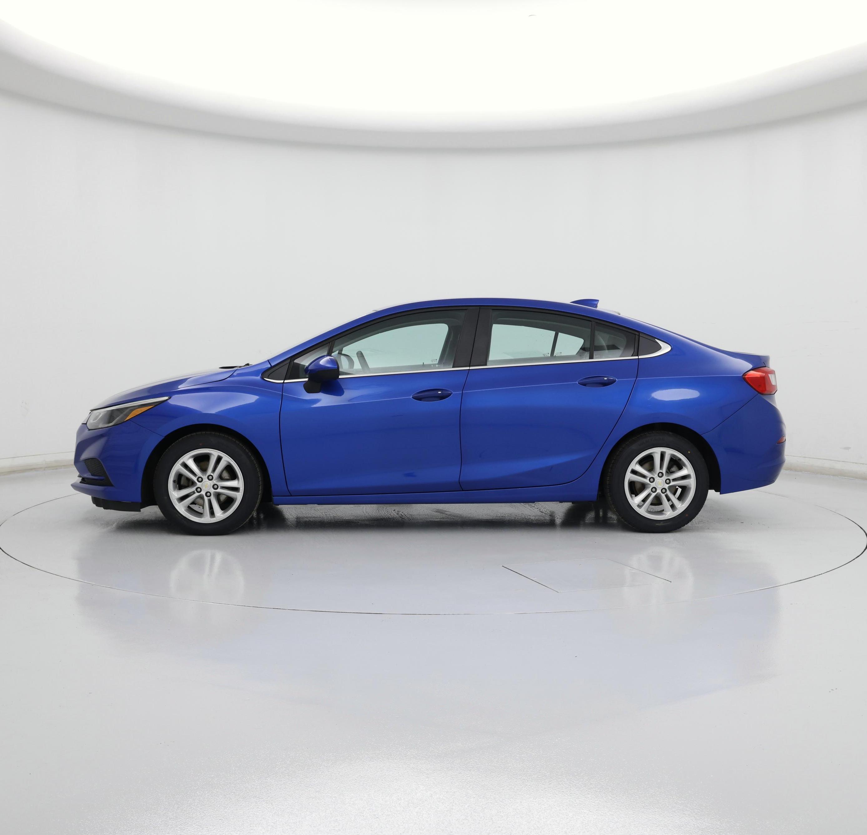 Thumbnail: 2017 Chevrolet Cruze - 3