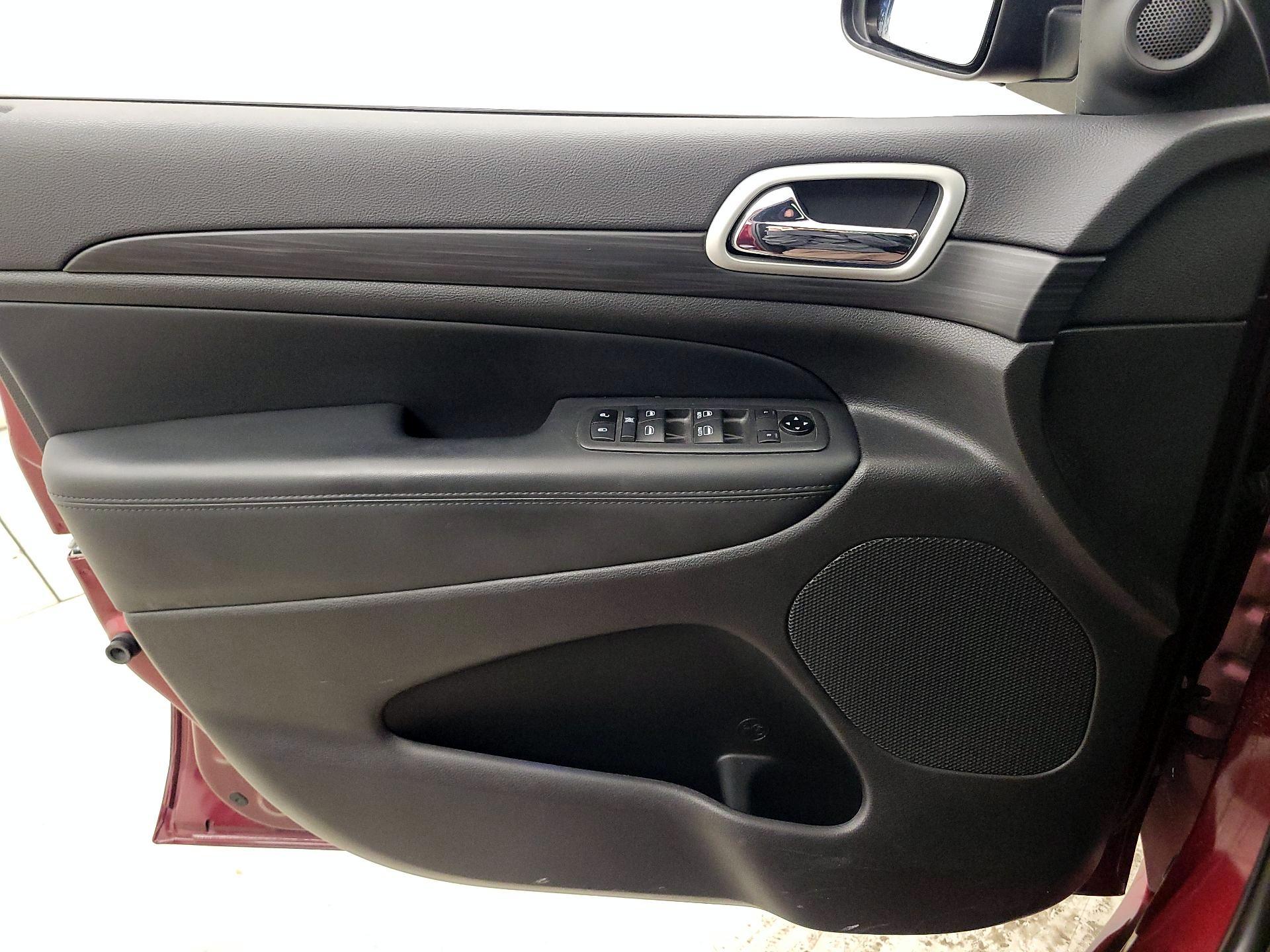 Thumbnail: 2021 Jeep Grand Cherokee - 12