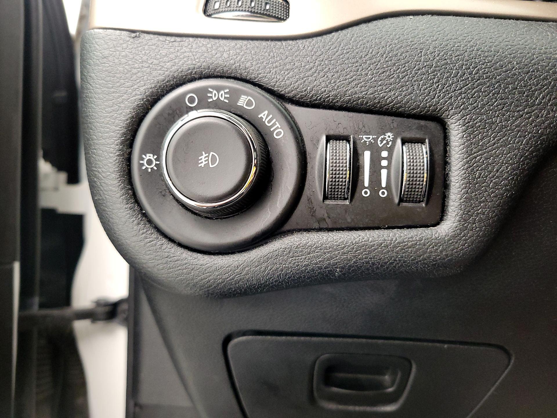 Thumbnail: 2016 Jeep Cherokee - 13