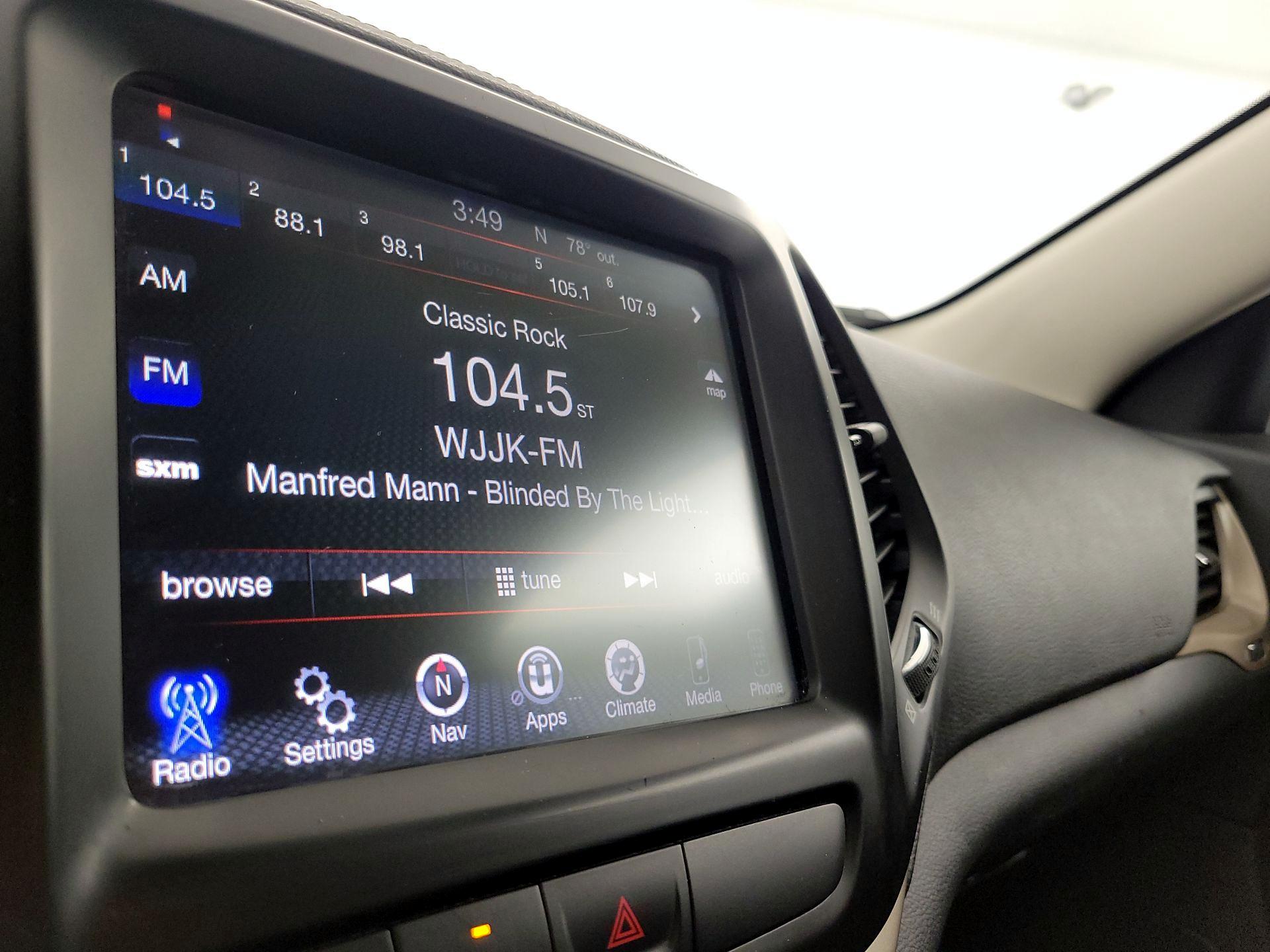 Thumbnail: 2016 Jeep Cherokee - 16