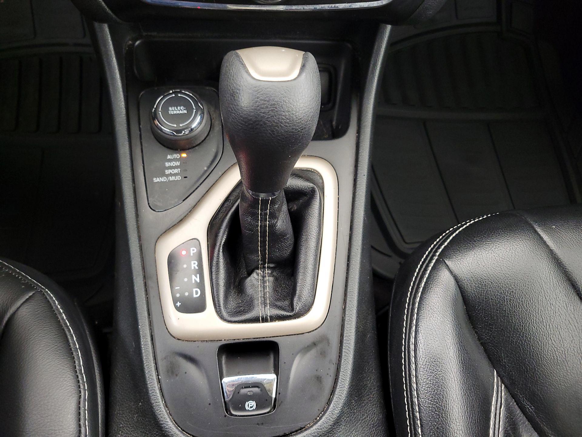 Thumbnail: 2016 Jeep Cherokee - 18