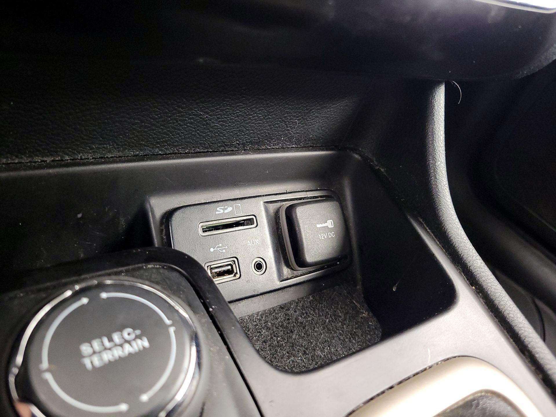 Thumbnail: 2016 Jeep Cherokee - 19