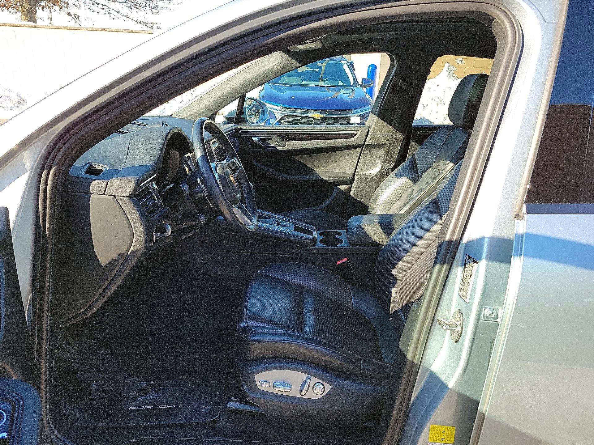 Thumbnail: 2021 Porsche Macan - 9