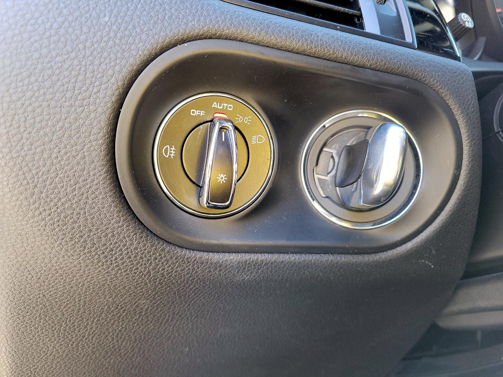 Thumbnail: 2021 Porsche Macan - 11