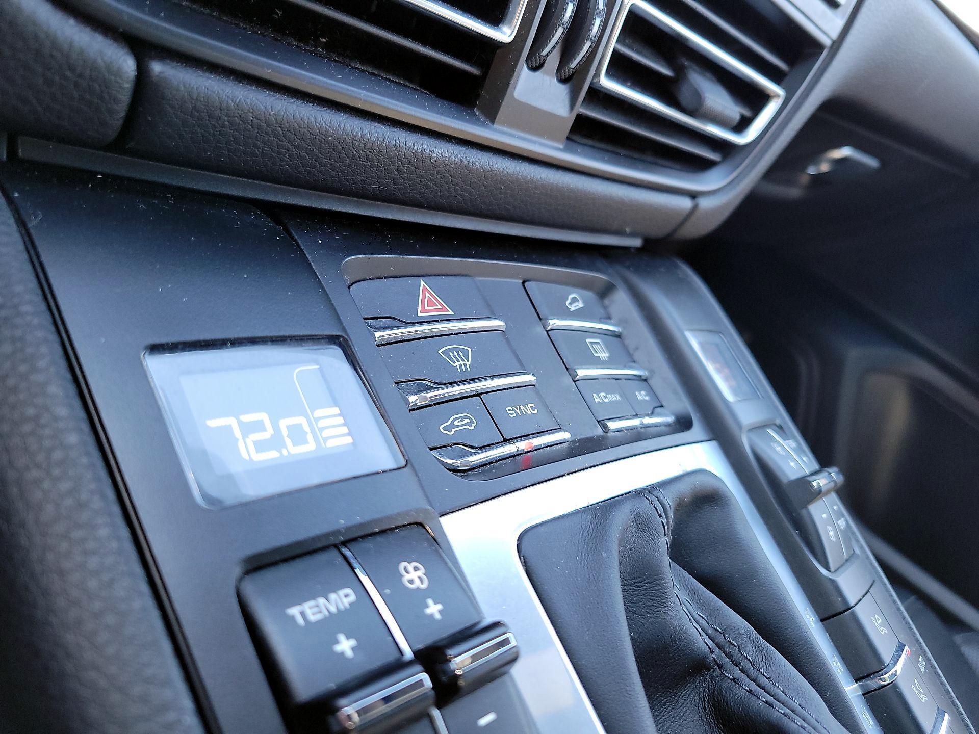 Thumbnail: 2021 Porsche Macan - 15