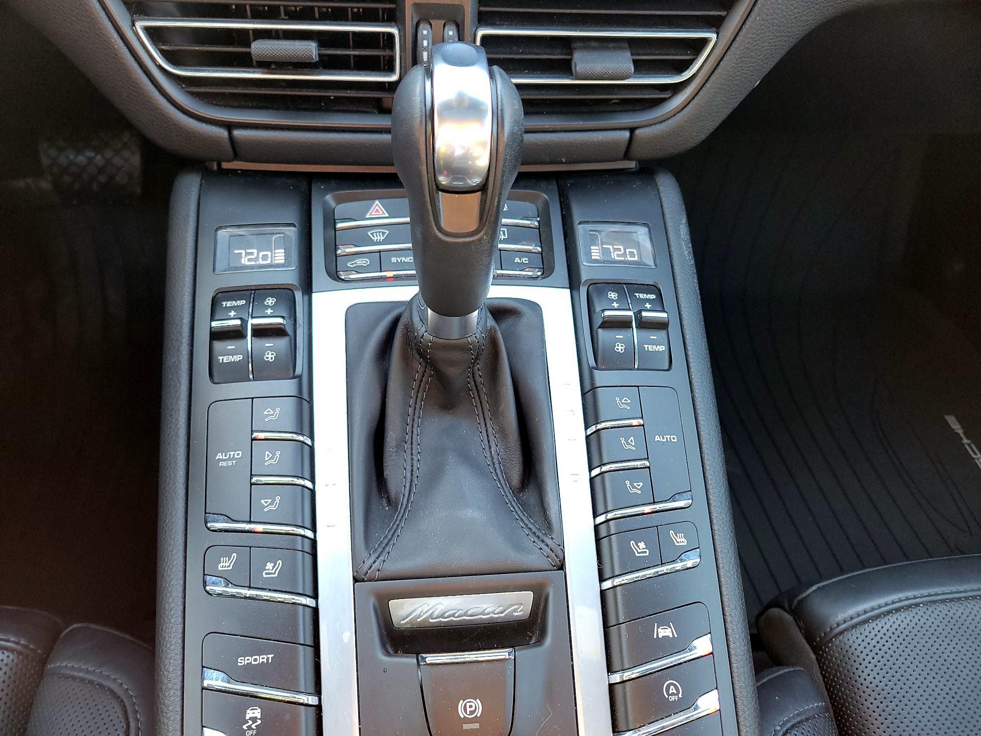 Thumbnail: 2021 Porsche Macan - 16