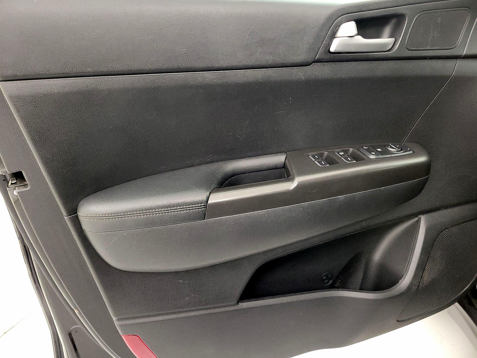 Thumbnail: 2017 Kia Sportage - 12