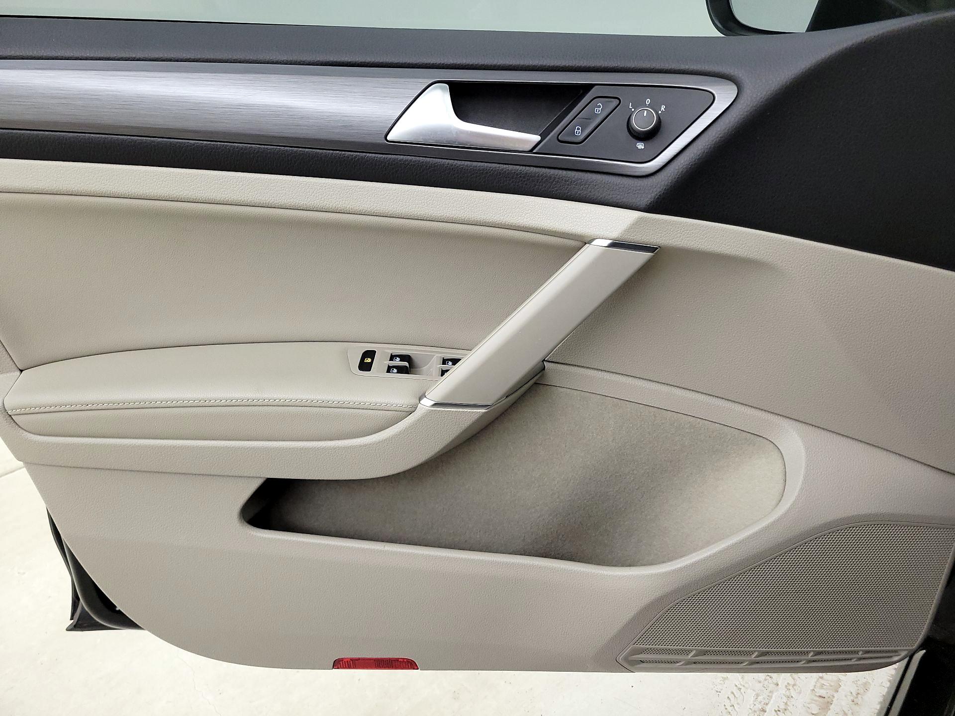 Thumbnail: 2020 Volkswagen Golf - 12