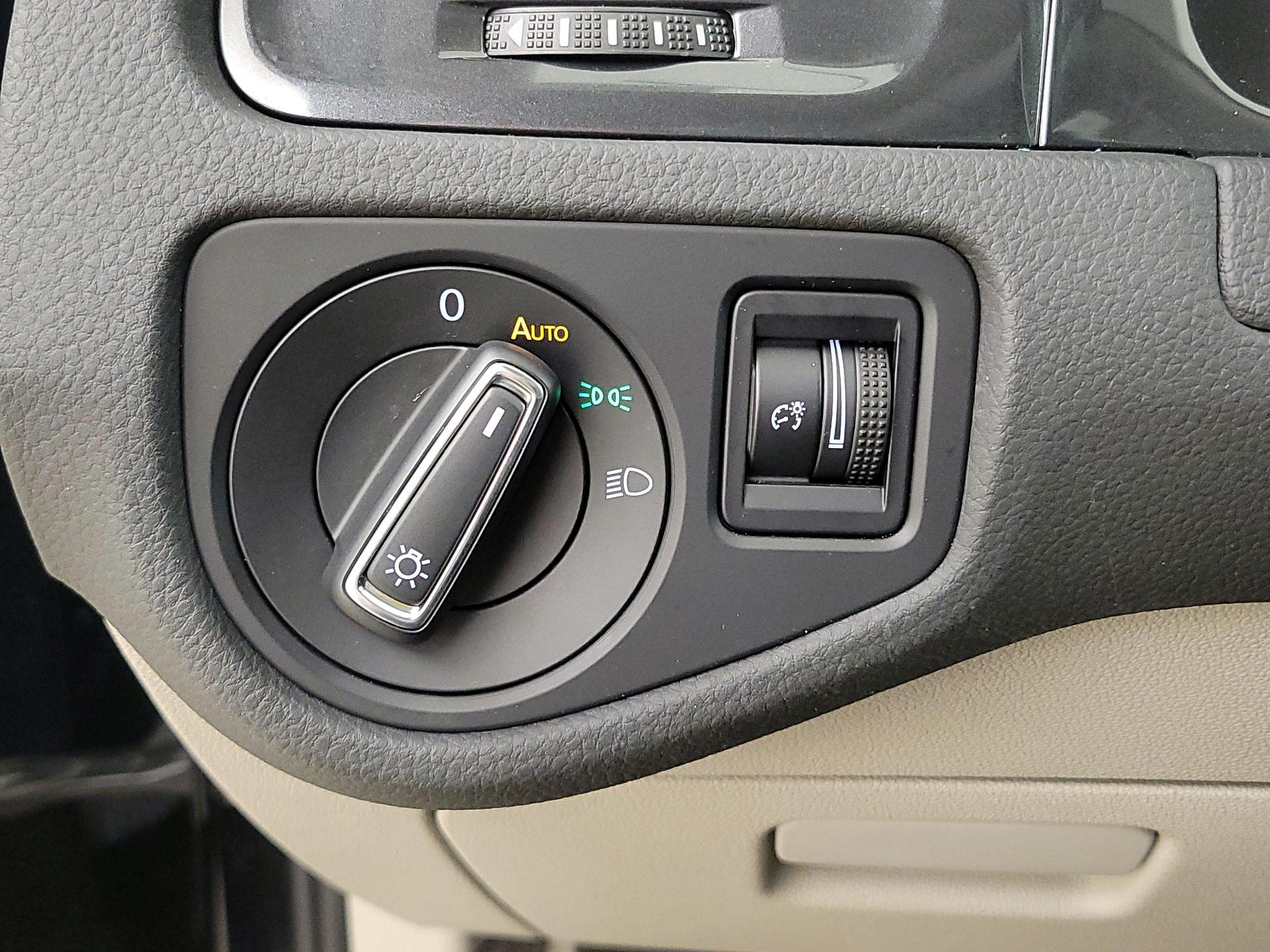 Thumbnail: 2020 Volkswagen Golf - 13