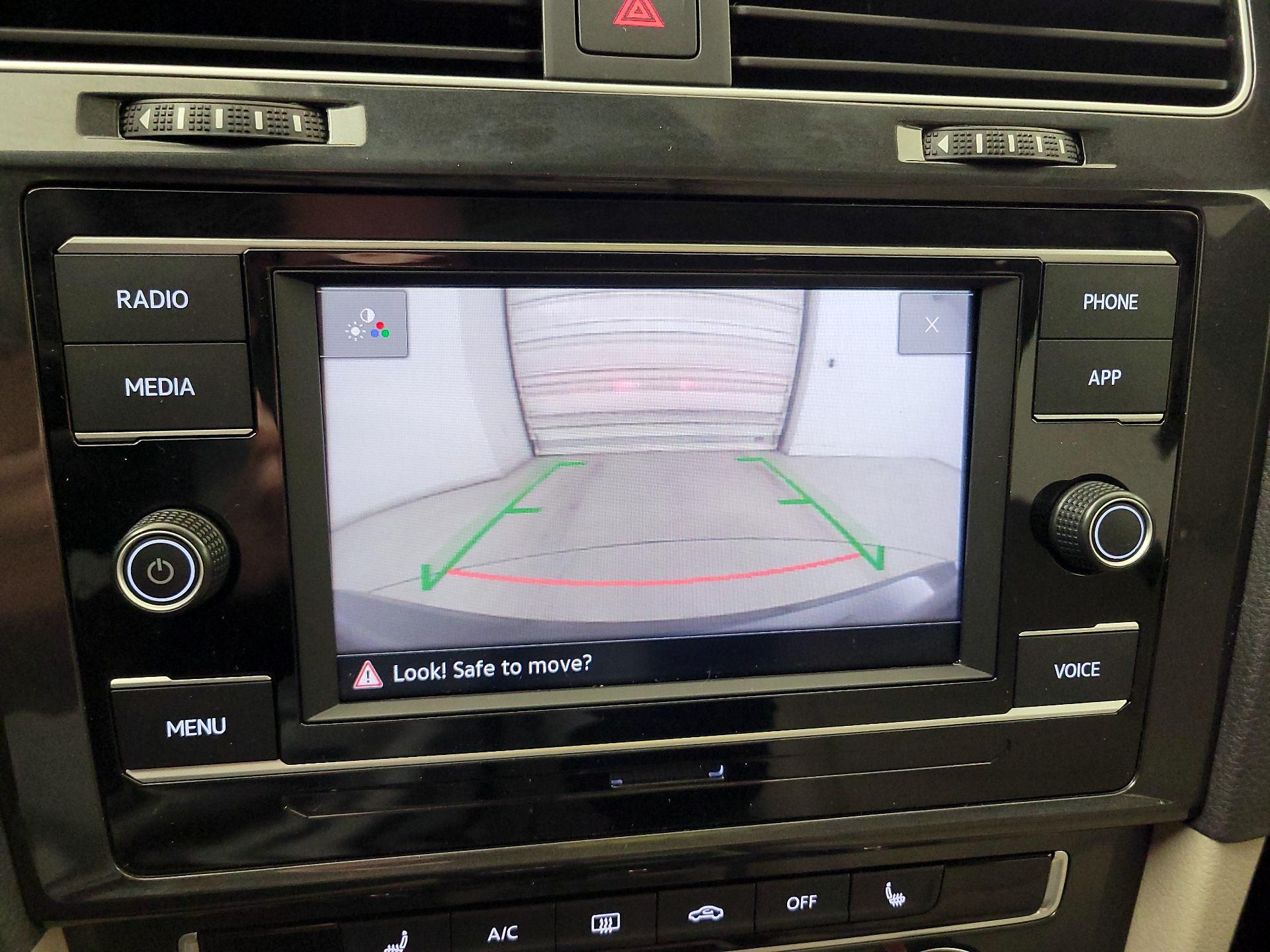 Thumbnail: 2020 Volkswagen Golf - 14