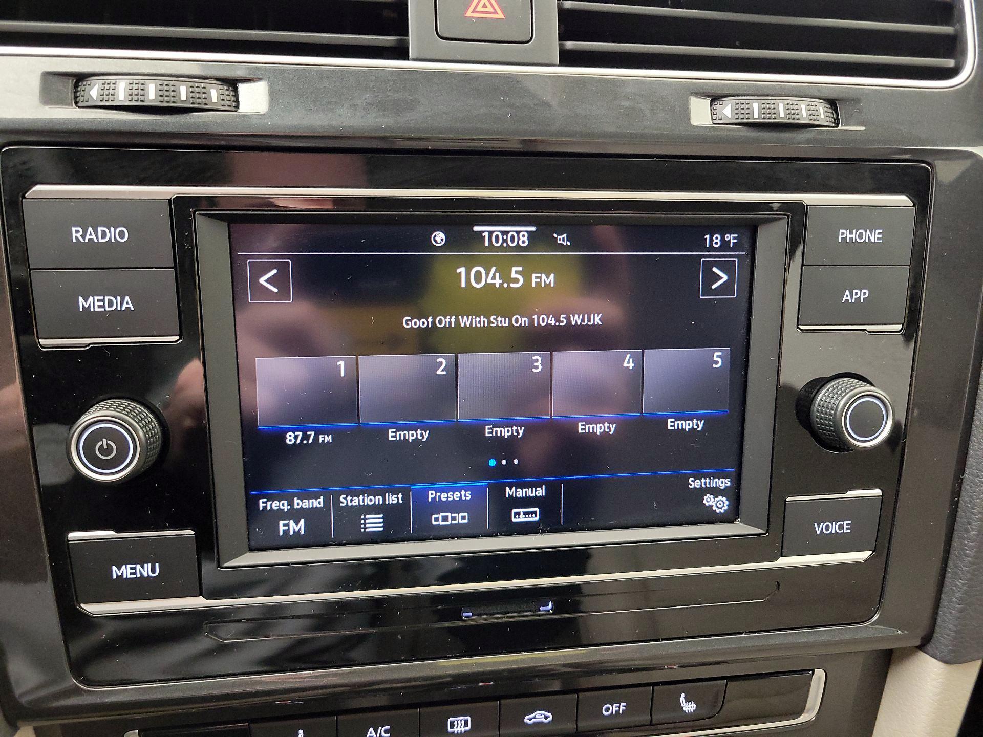 Thumbnail: 2020 Volkswagen Golf - 15