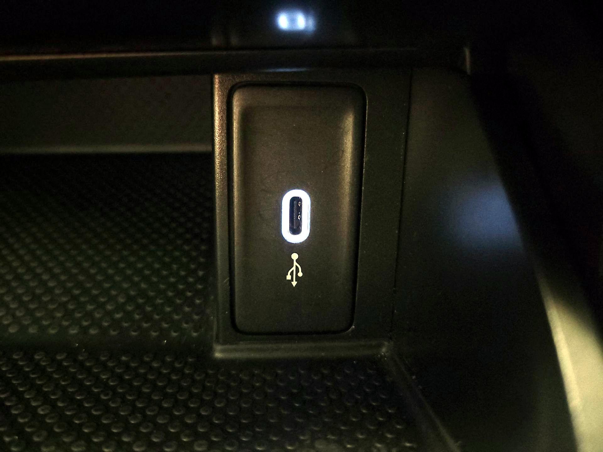 Thumbnail: 2020 Volkswagen Golf - 18