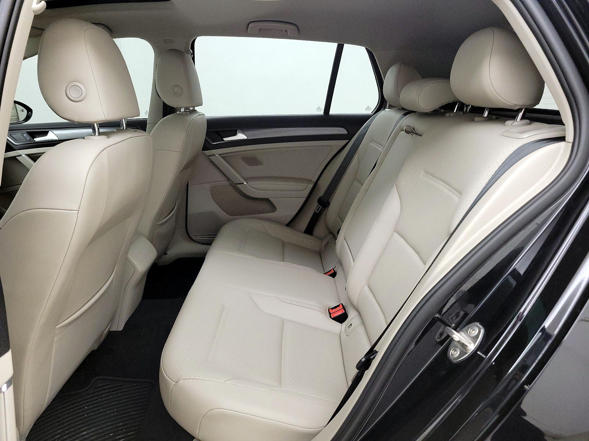 Thumbnail: 2020 Volkswagen Golf - 20