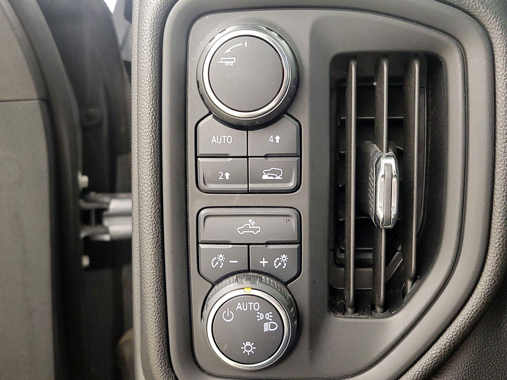 Thumbnail: 2020 Chevrolet Silverado 1500 - 13