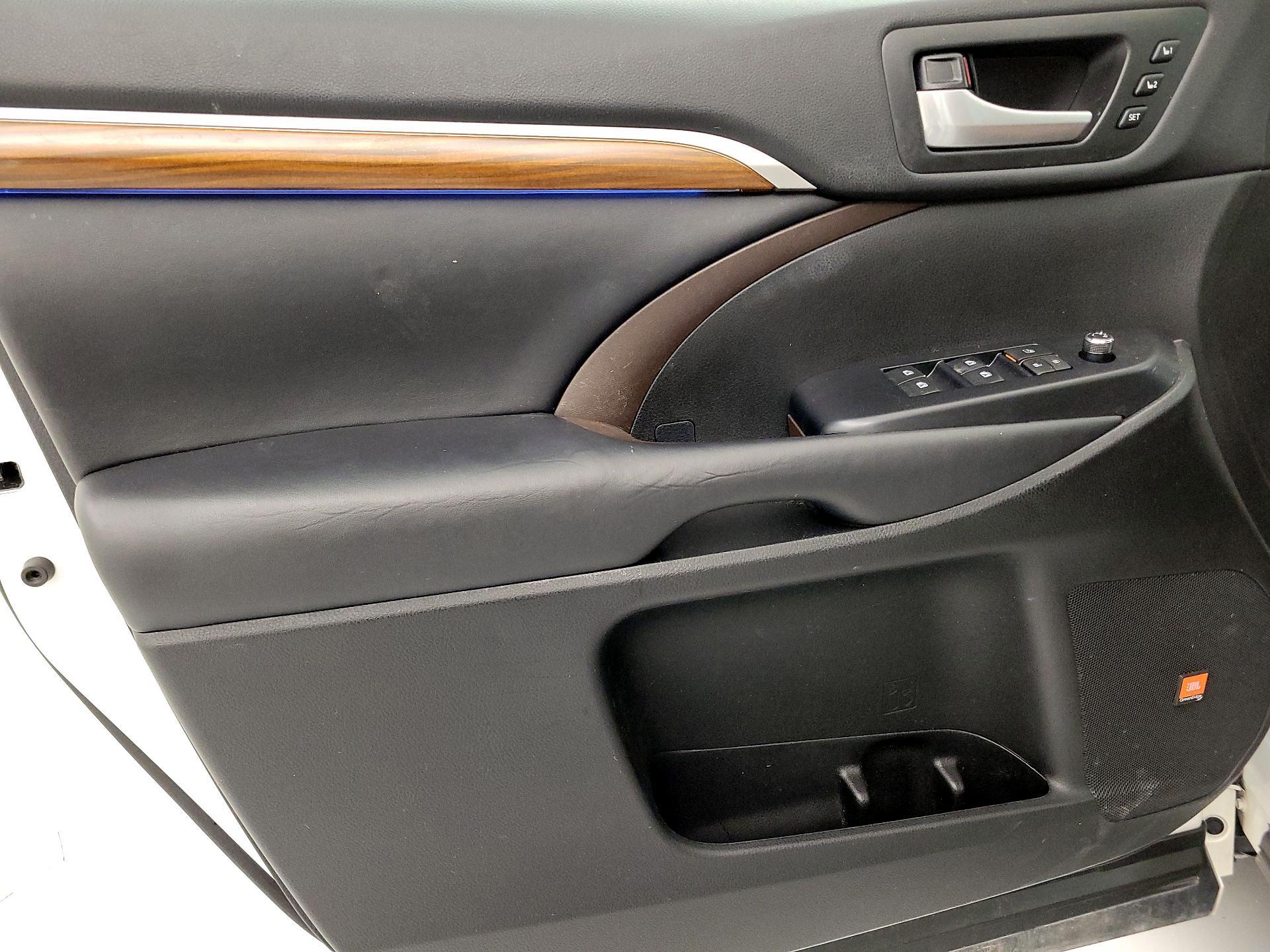 Thumbnail: 2018 Toyota Highlander - 12