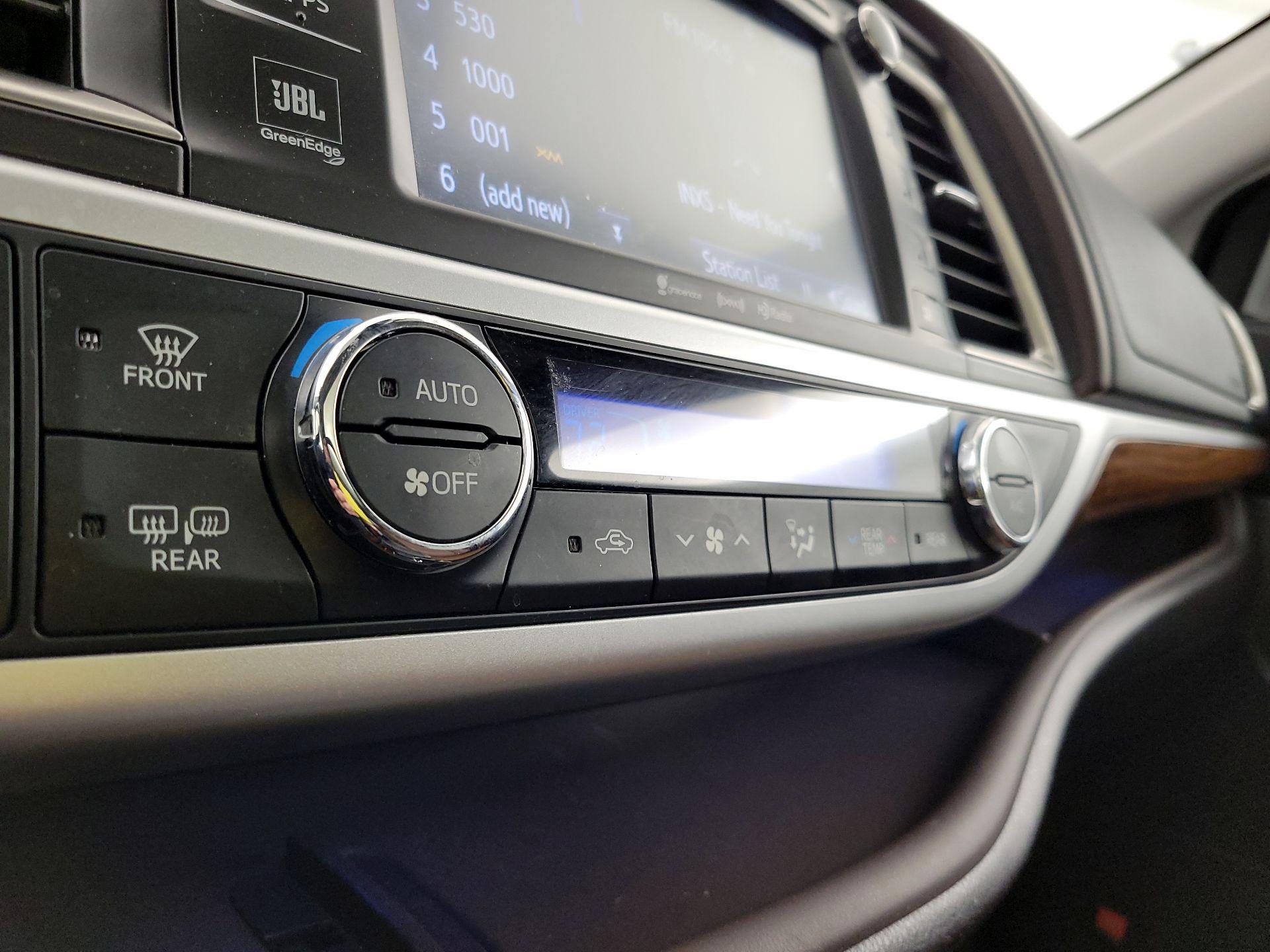 Thumbnail: 2018 Toyota Highlander - 16