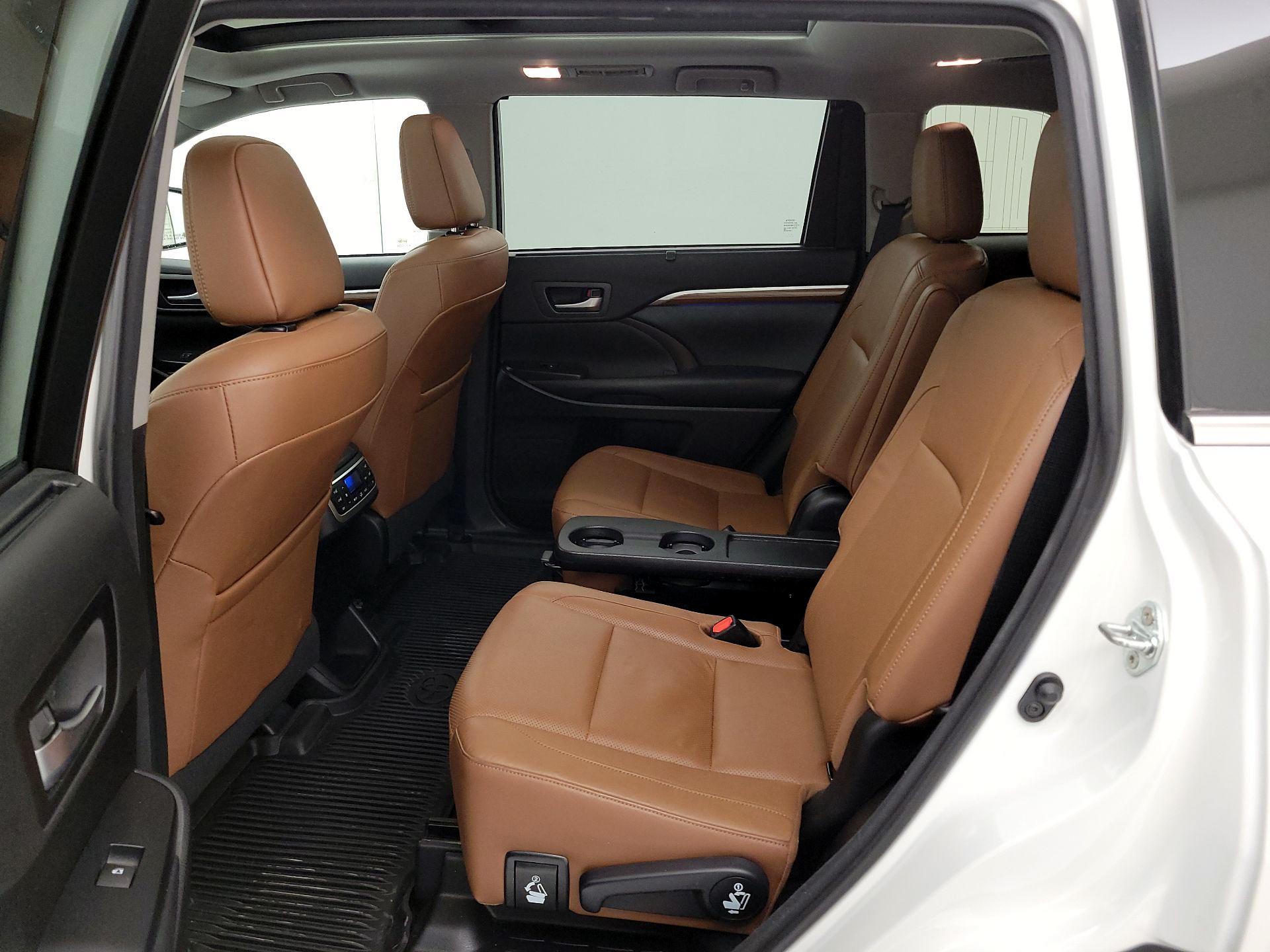 Thumbnail: 2018 Toyota Highlander - 20