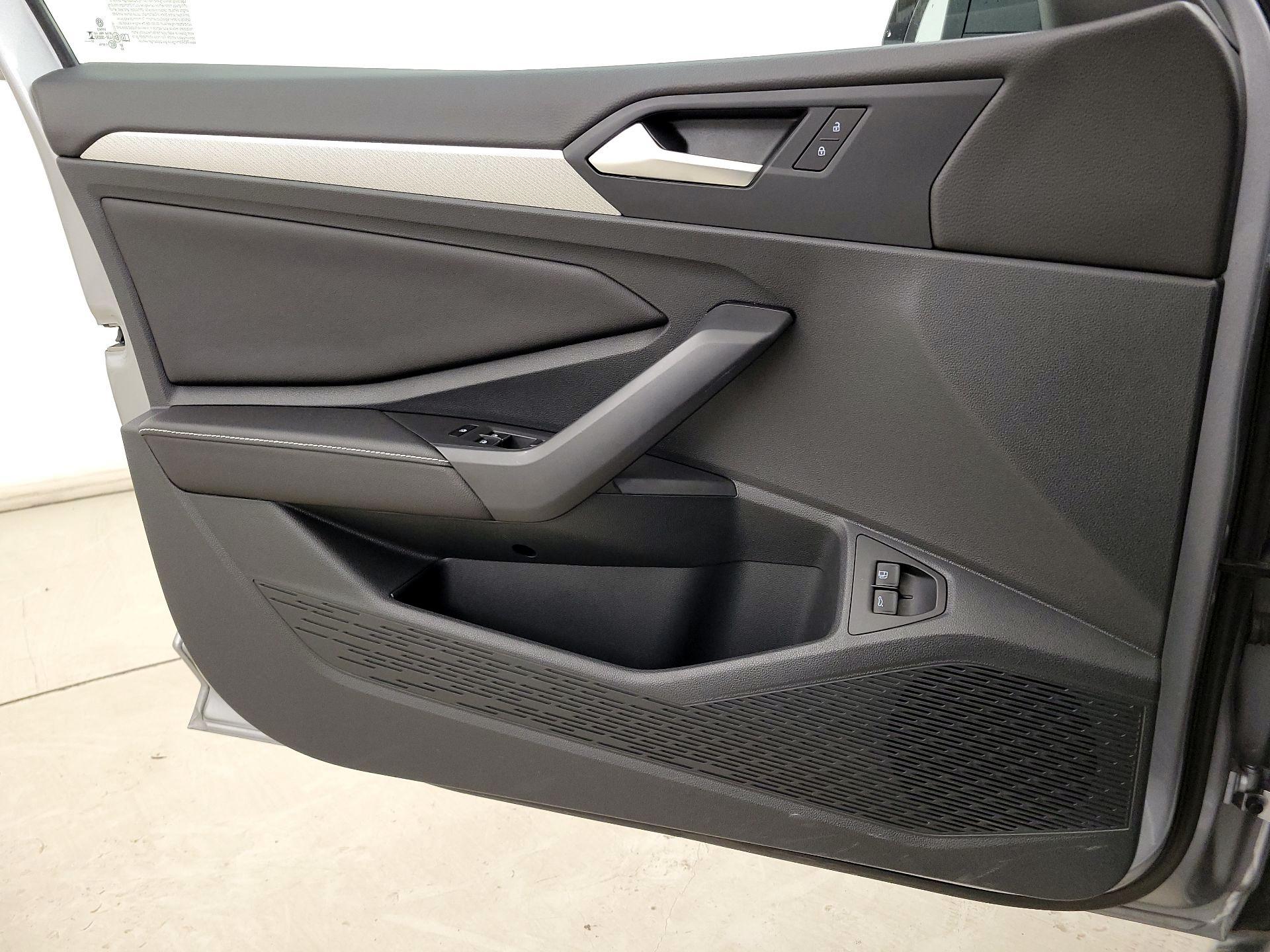 Thumbnail: 2023 Volkswagen Jetta - 12