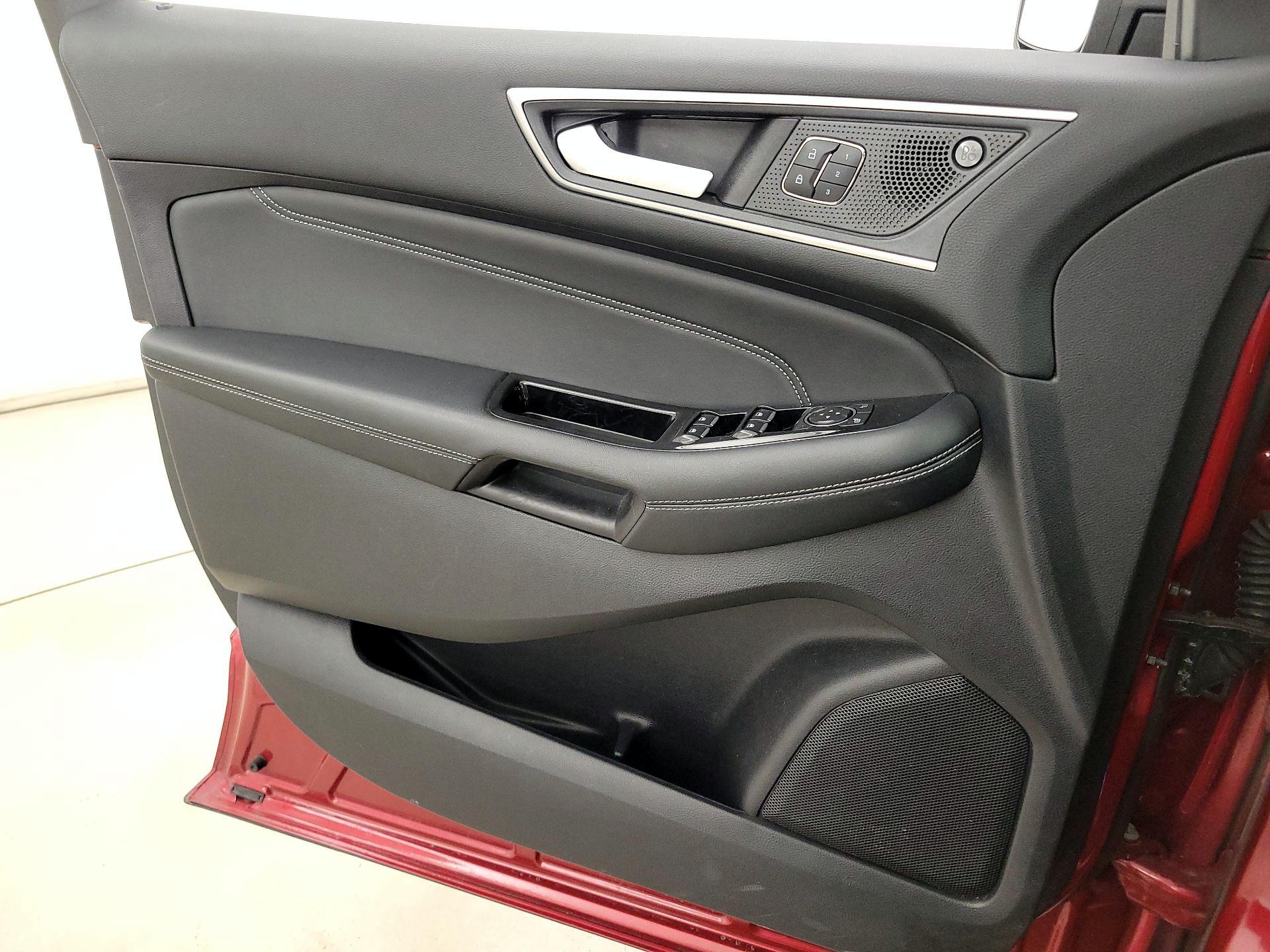 Thumbnail: 2020 Ford Edge - 12