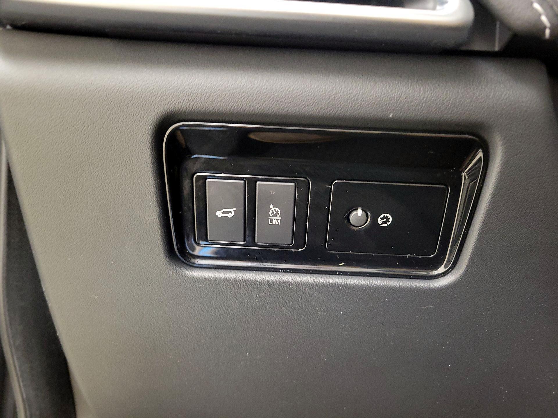 Thumbnail: 2019 Jaguar F-Pace - 13