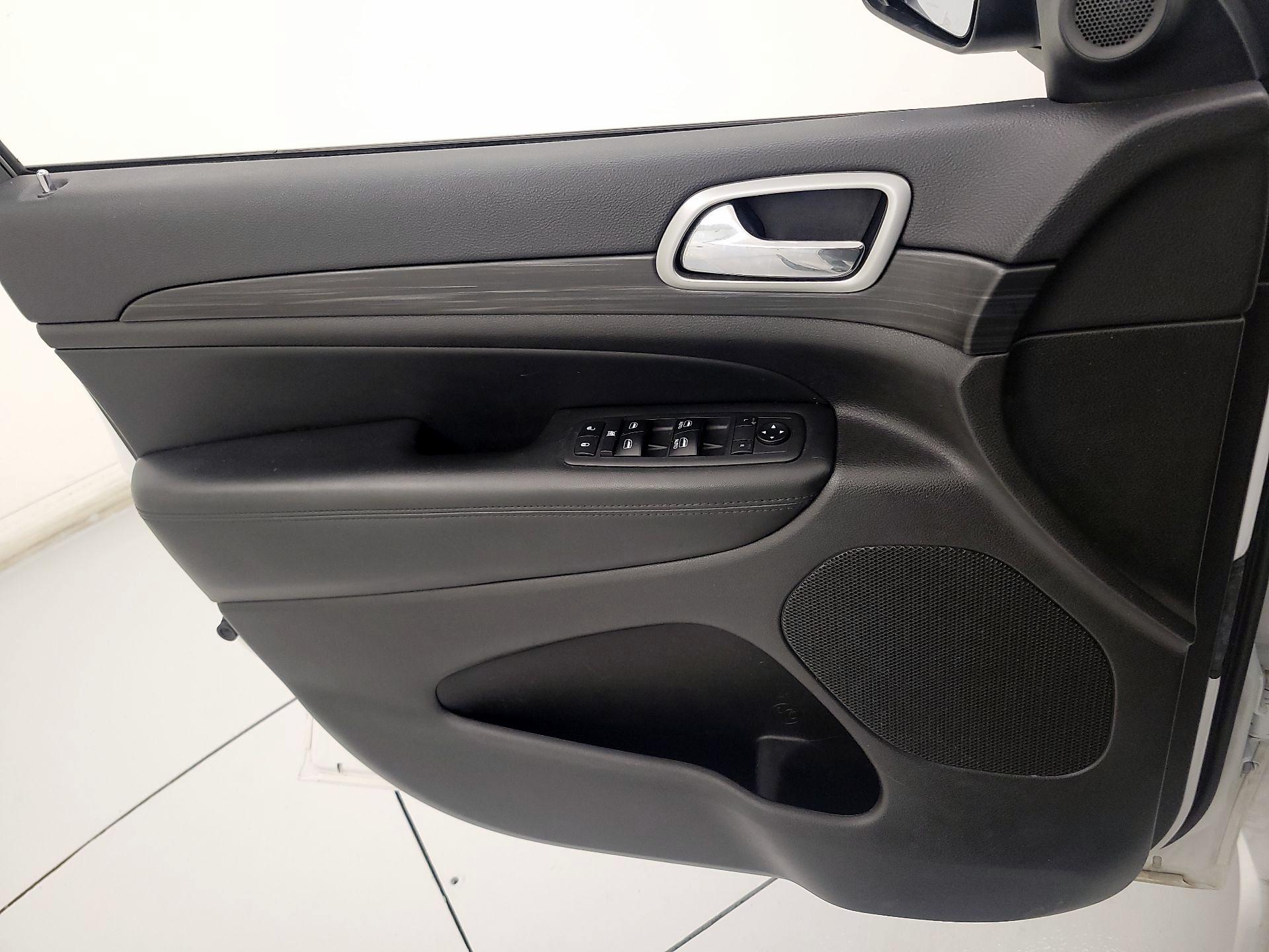 Thumbnail: 2019 Jeep Grand Cherokee - 12