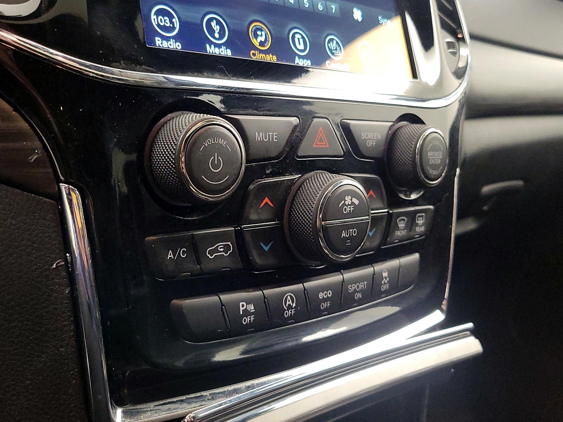 Thumbnail: 2019 Jeep Grand Cherokee - 17