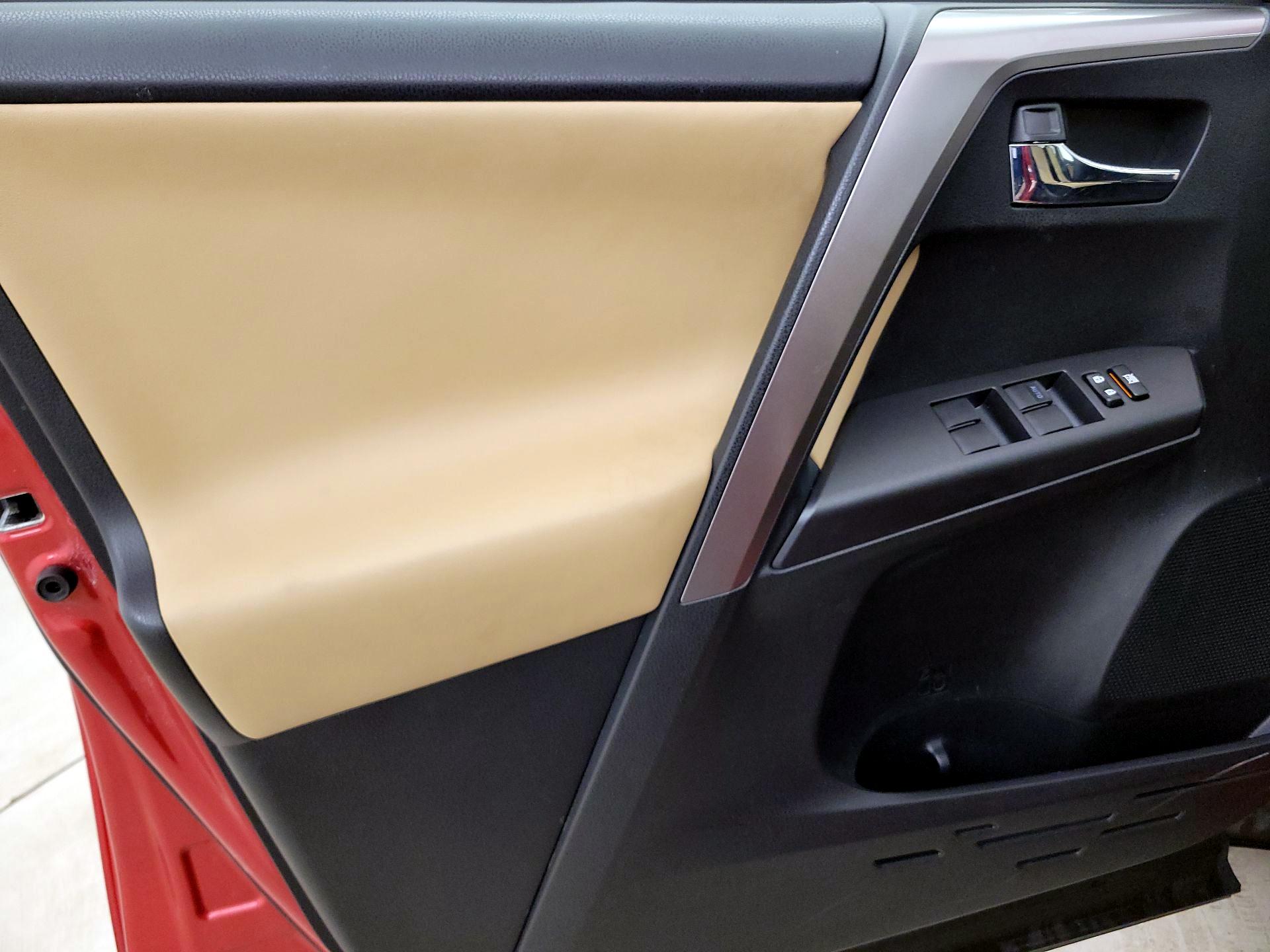 Thumbnail: 2017 Toyota RAV4 - 12