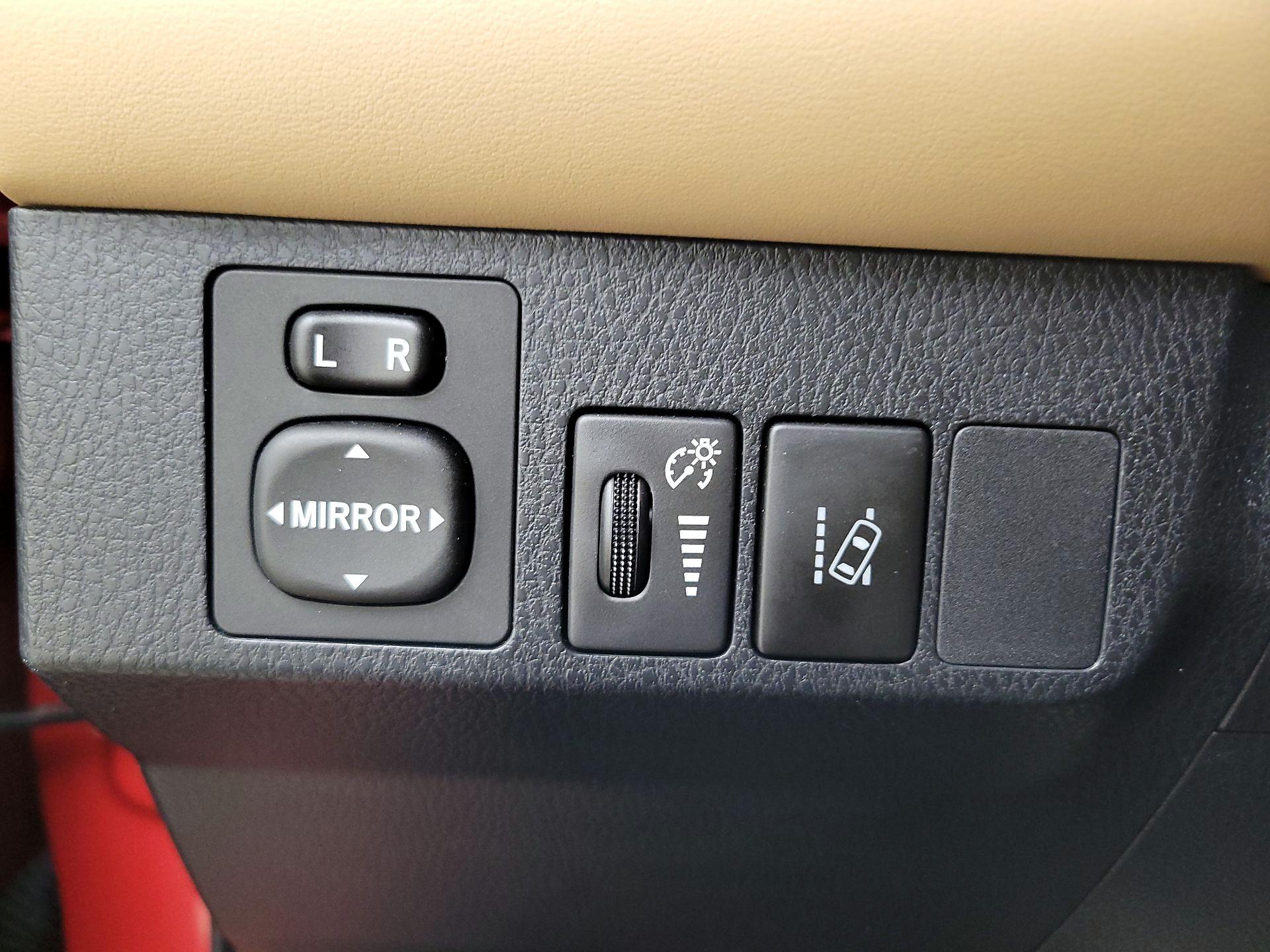 Thumbnail: 2017 Toyota RAV4 - 13