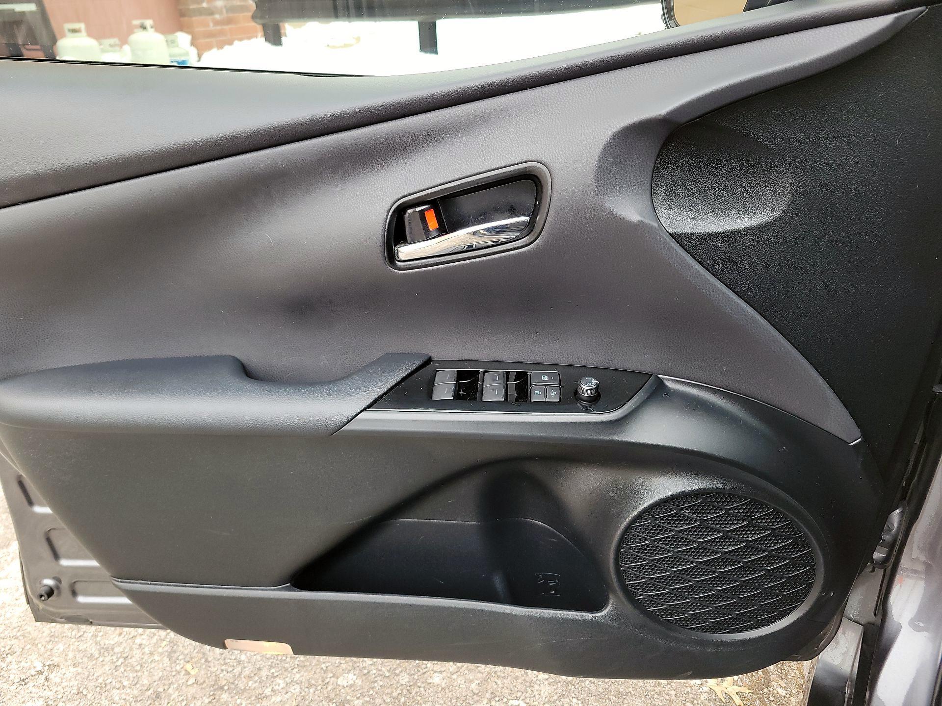 Thumbnail: 2019 Toyota Prius Prime - 10