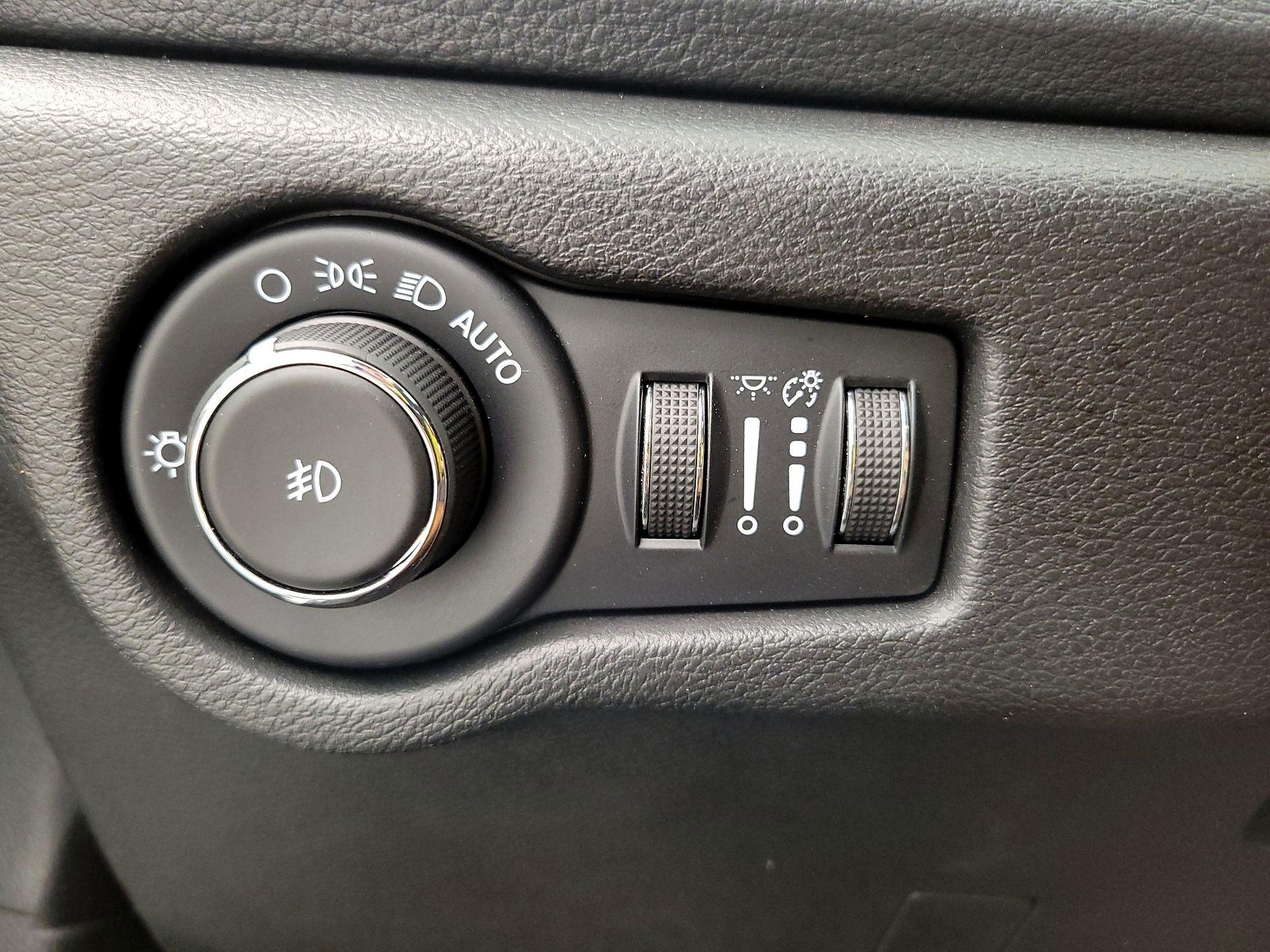 Thumbnail: 2022 Chrysler Pacifica - 13