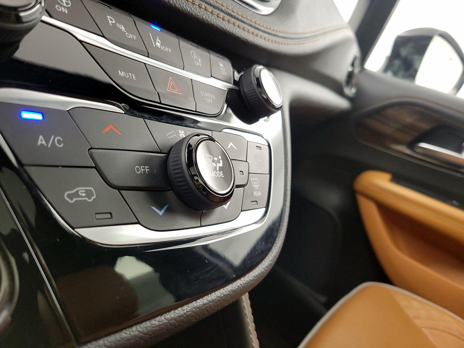 Thumbnail: 2022 Chrysler Pacifica - 17