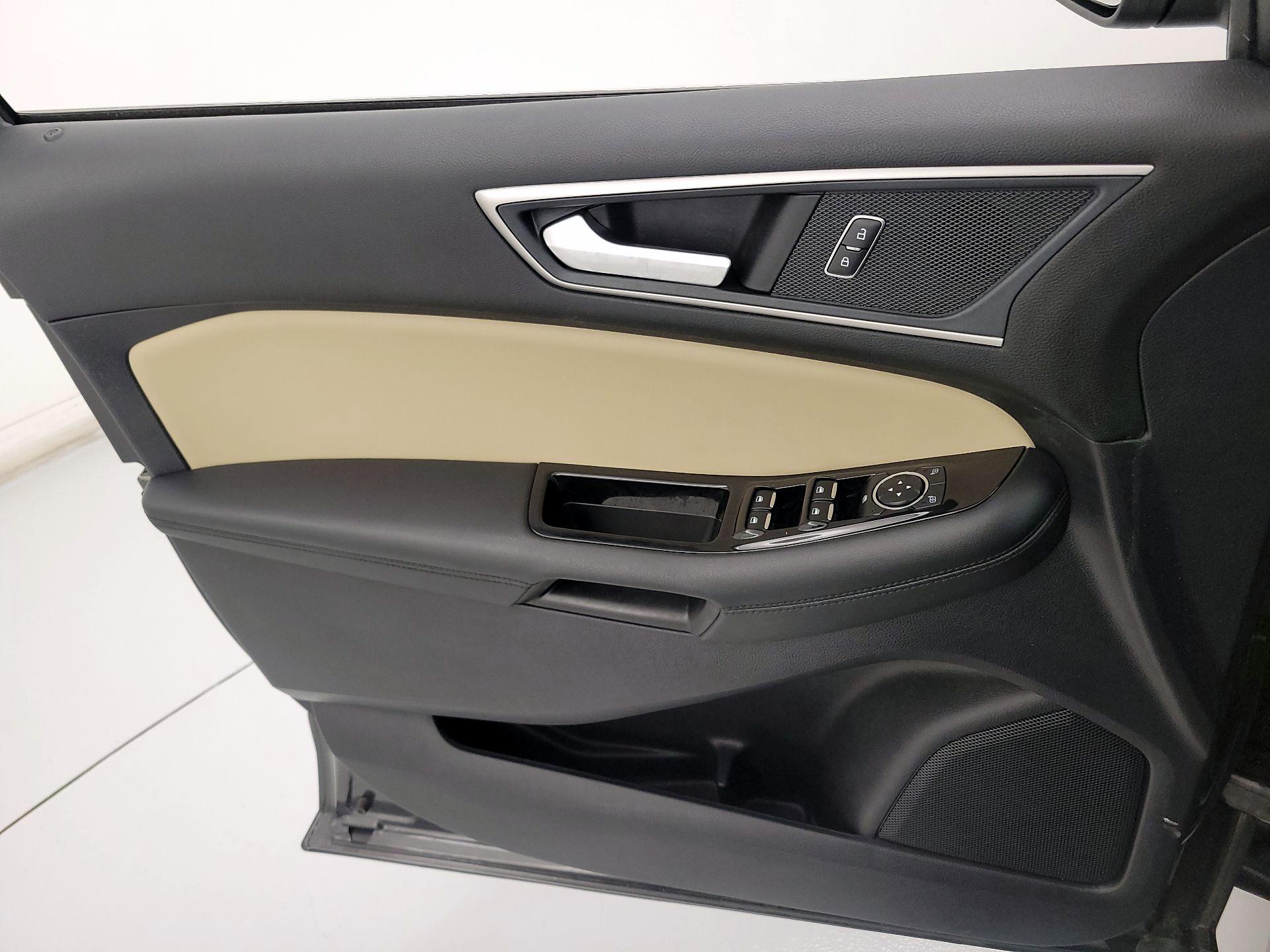 Thumbnail: 2020 Ford Edge - 12