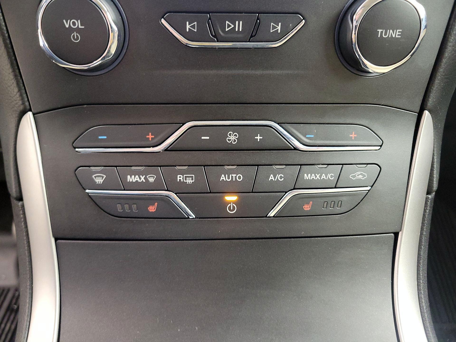 Thumbnail: 2020 Ford Edge - 17