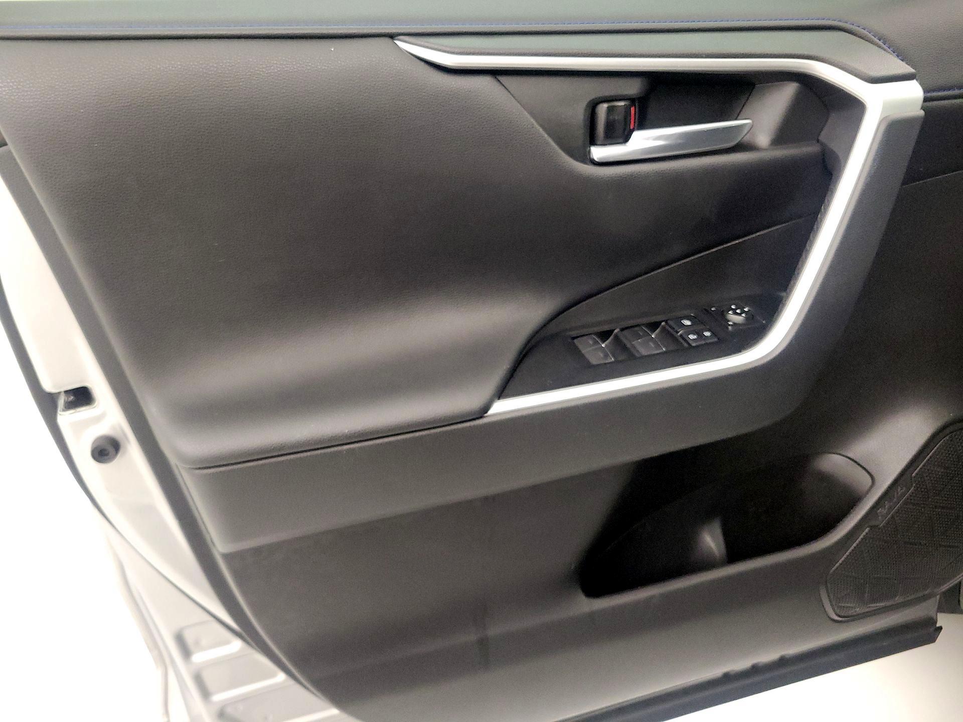 Thumbnail: 2022 Toyota RAV4 - 12