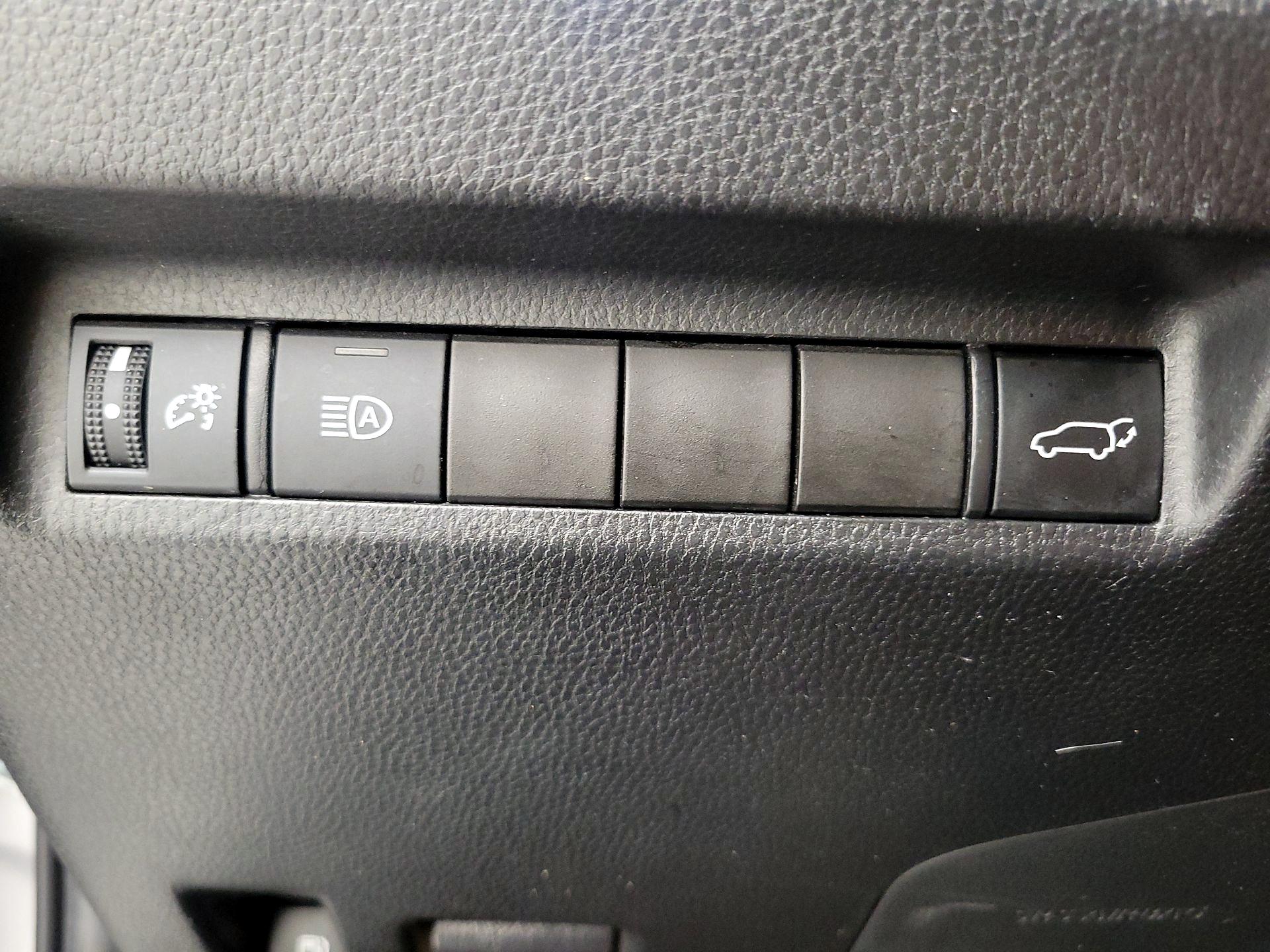 Thumbnail: 2022 Toyota RAV4 - 13