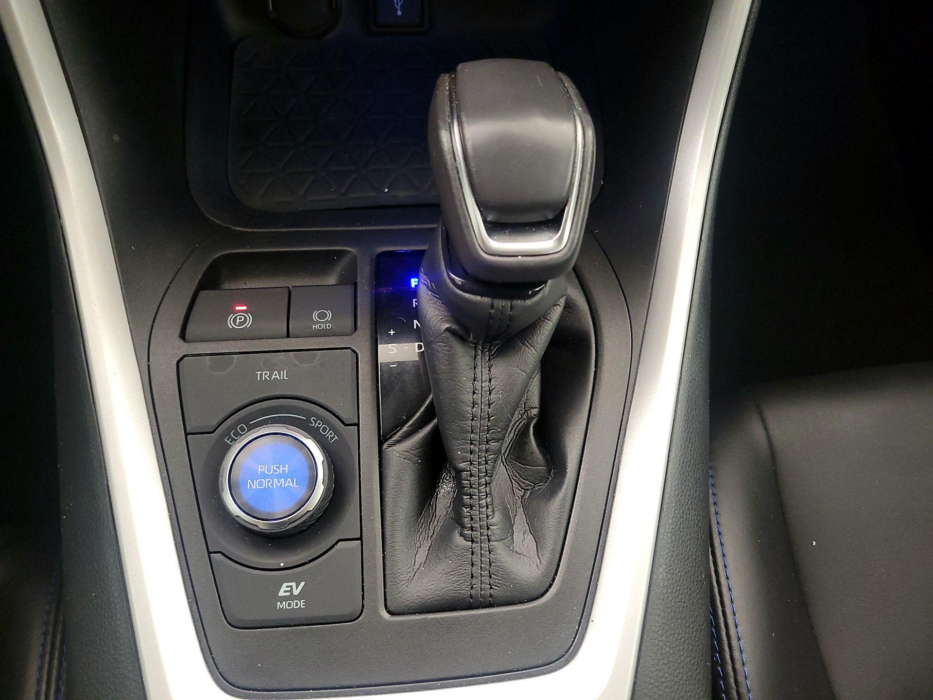 Thumbnail: 2022 Toyota RAV4 - 17