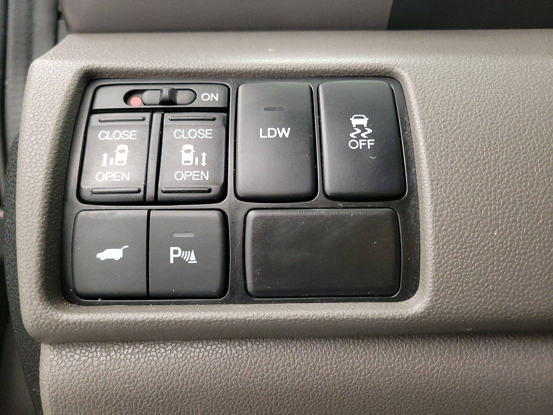 Thumbnail: 2017 Honda Odyssey - 13