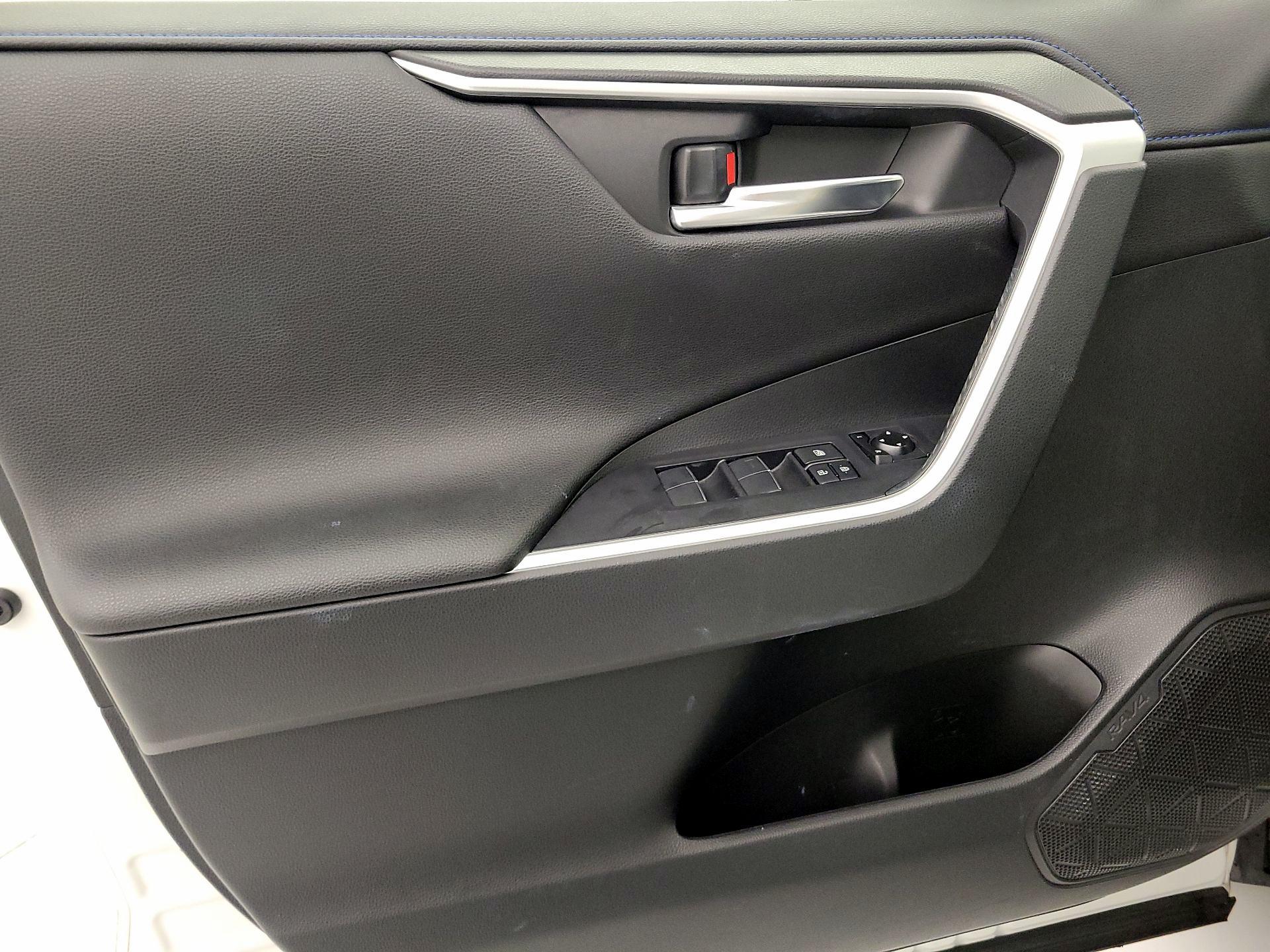 Thumbnail: 2020 Toyota RAV4 - 12