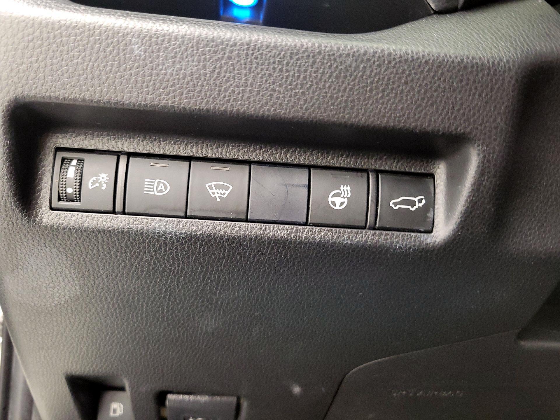 Thumbnail: 2020 Toyota RAV4 - 13