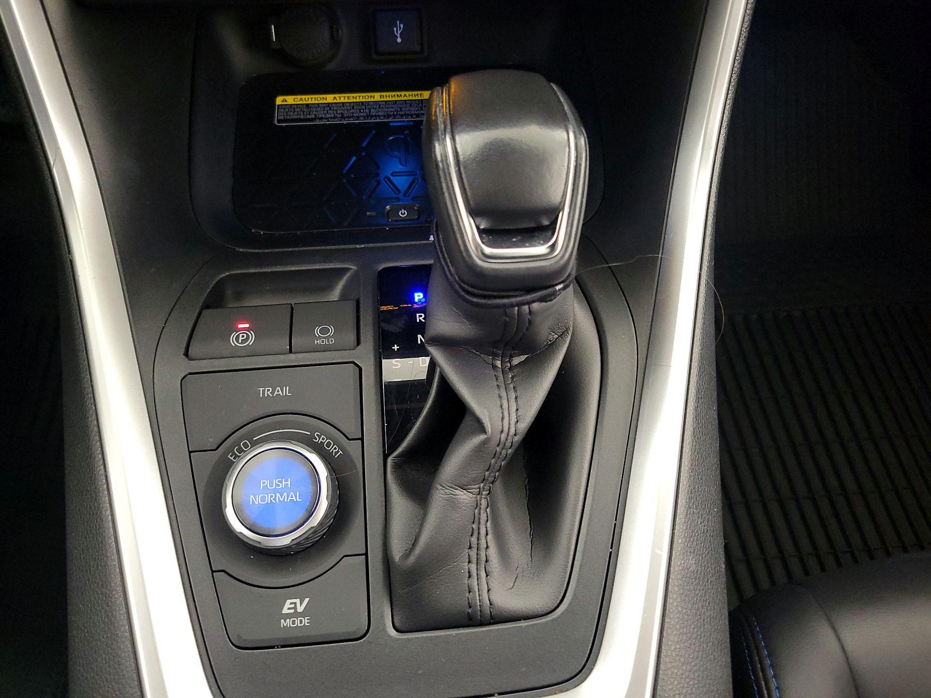 Thumbnail: 2020 Toyota RAV4 - 18