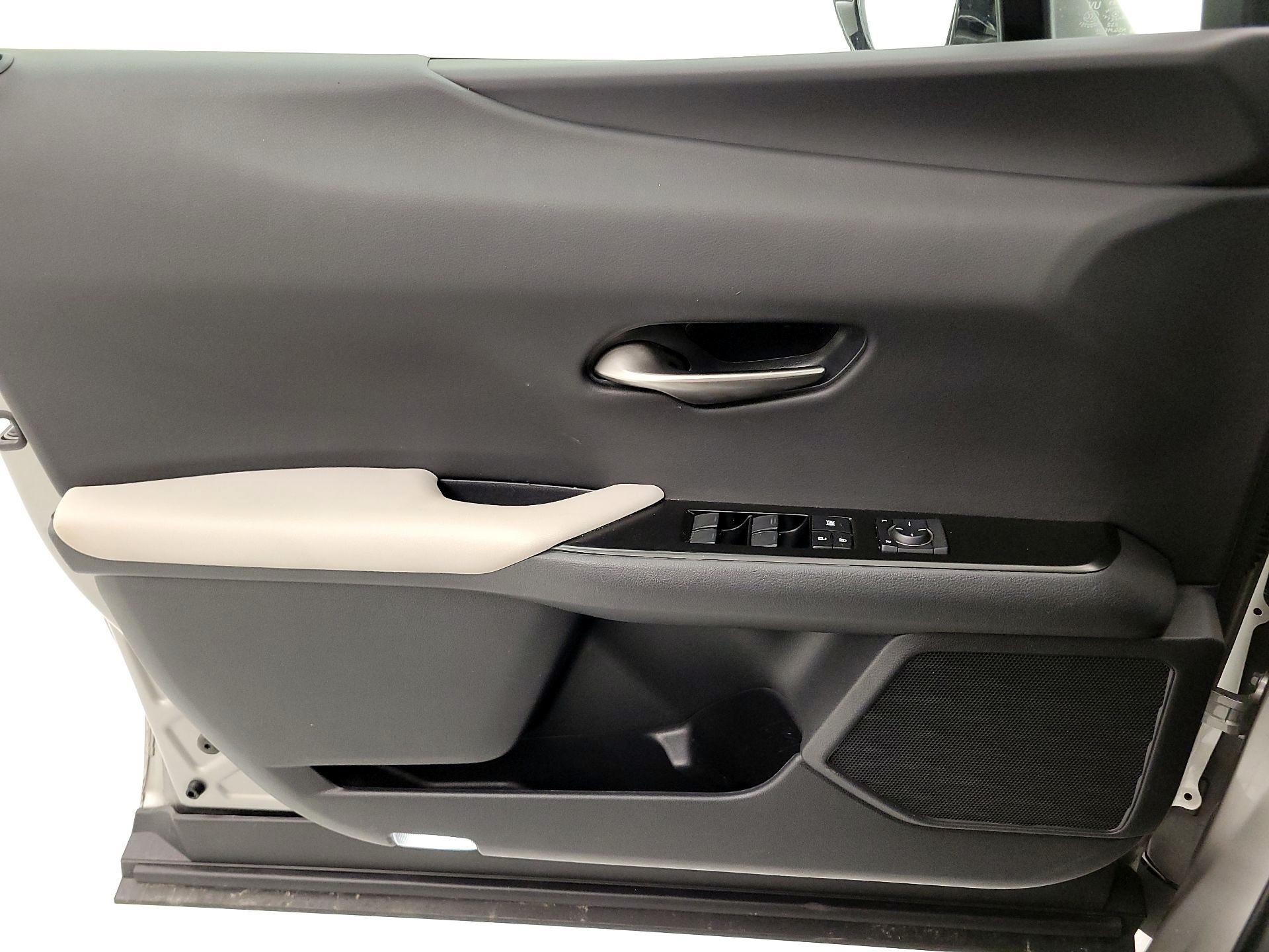 Thumbnail: 2021 Lexus UX - 12