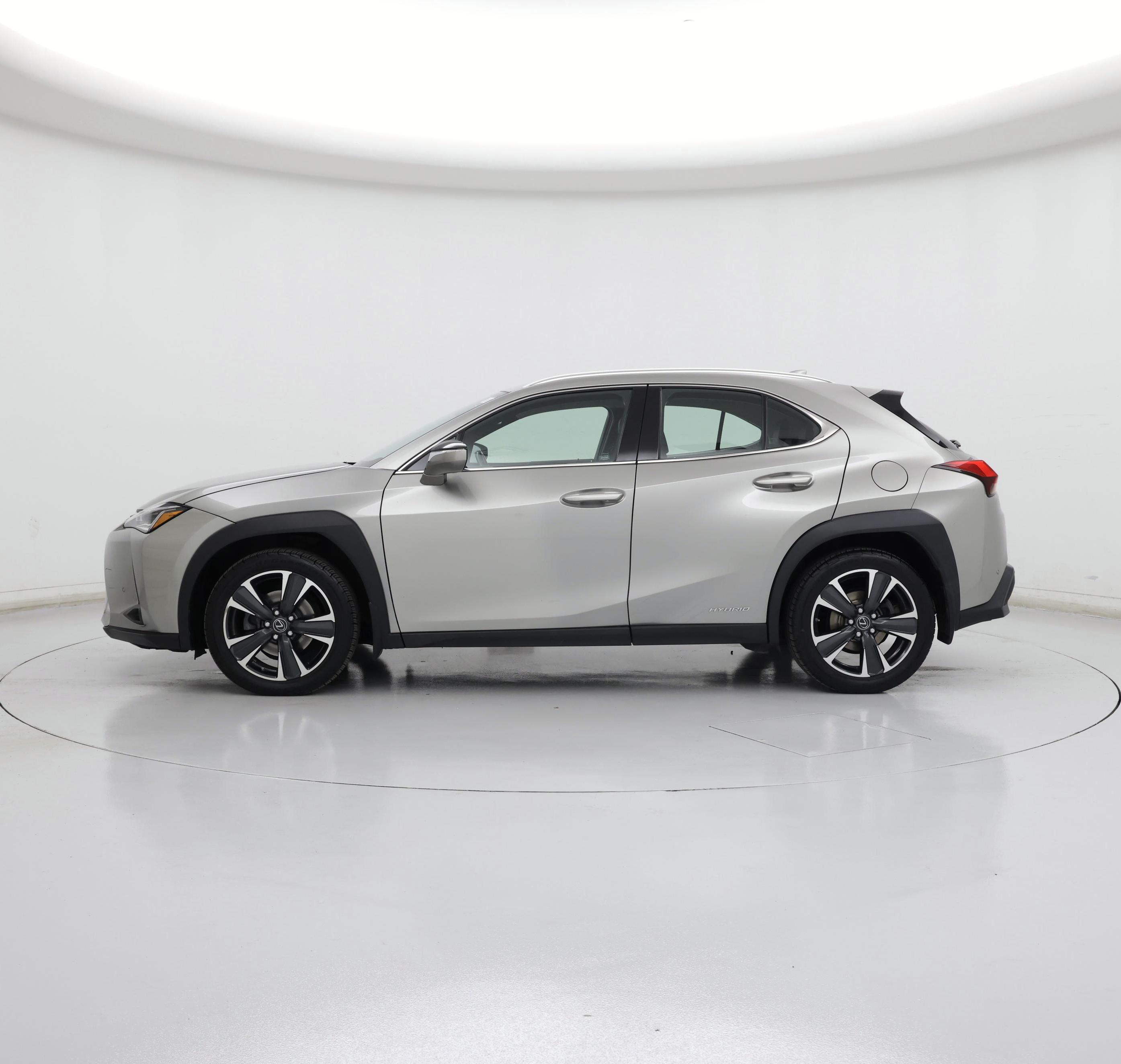 Thumbnail: 2021 Lexus UX - 3